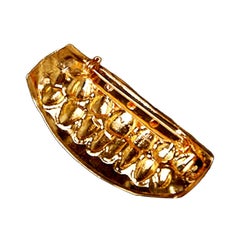 Spilla a forma di denti in oro 24k