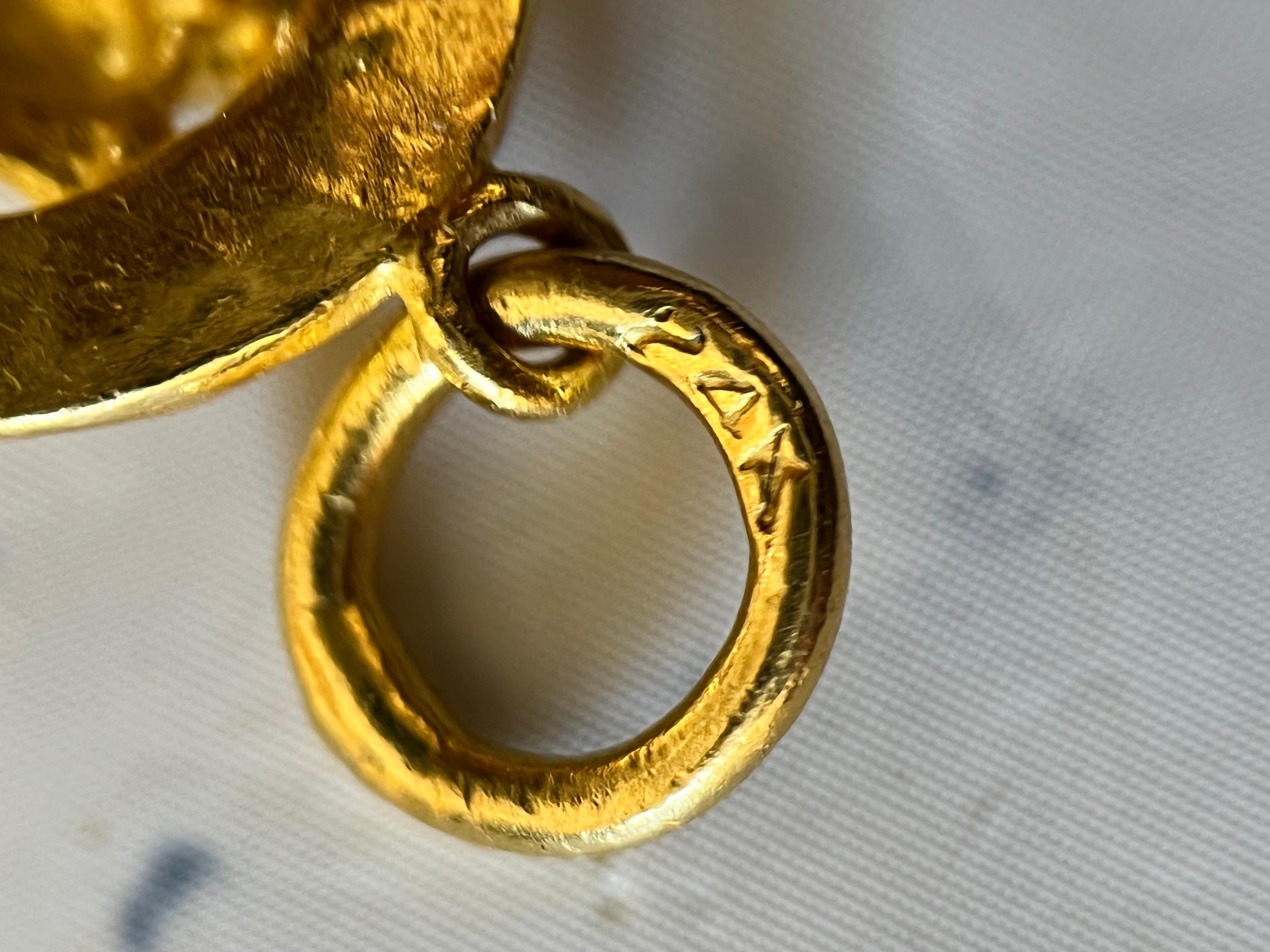 Pendentif en or pur 24 carats avec dessus en forme de cheval et jadéite en forme de cercle en vente 2
