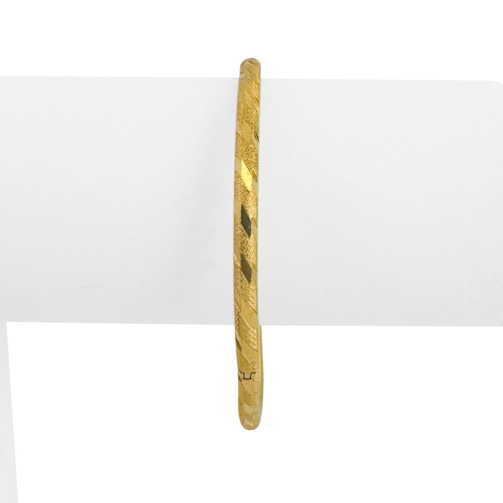 Condition:  Excellent Condition, Professionally Cleaned and Polished
Metal:  24k Gold (Marked, and Professionally Tested)
Weight:  11.6g
Length:  6.75 Inches
Width:  3mm
Closure:  Box Tab Insert with Safety Latch
Markings:  