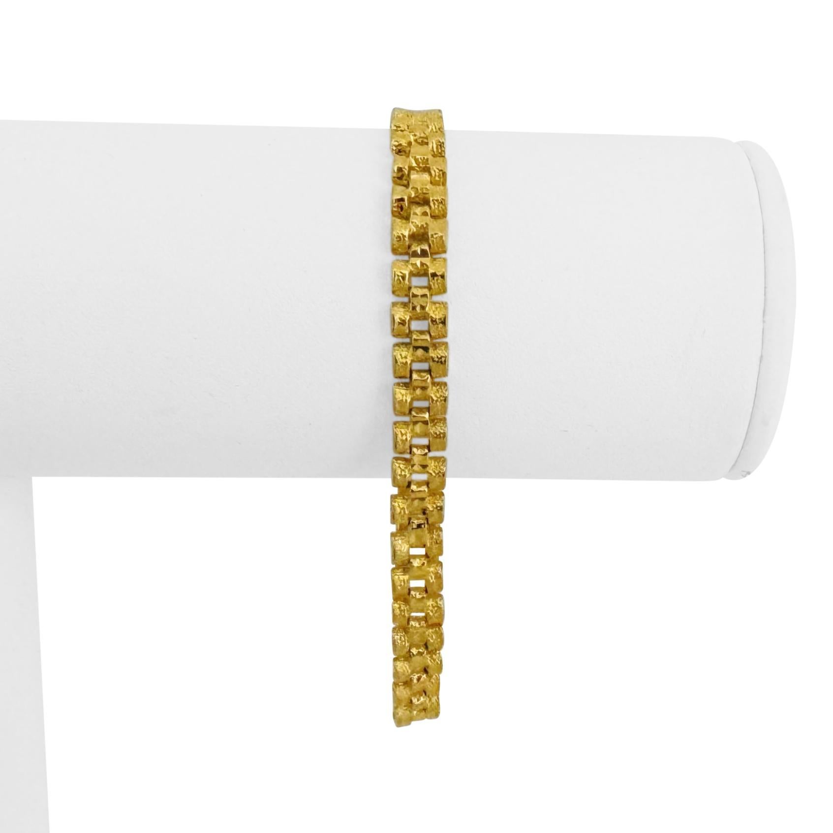 Zustand:  Ausgezeichneter Condit, Professionell gereinigt und poliert
Metall: 24k Gold (markiert und professionell getestet)
Gewicht: 16,4 g
Länge: 7 Zoll
Breite: 6 mm
Verschluss: Haken
Markierungen: 