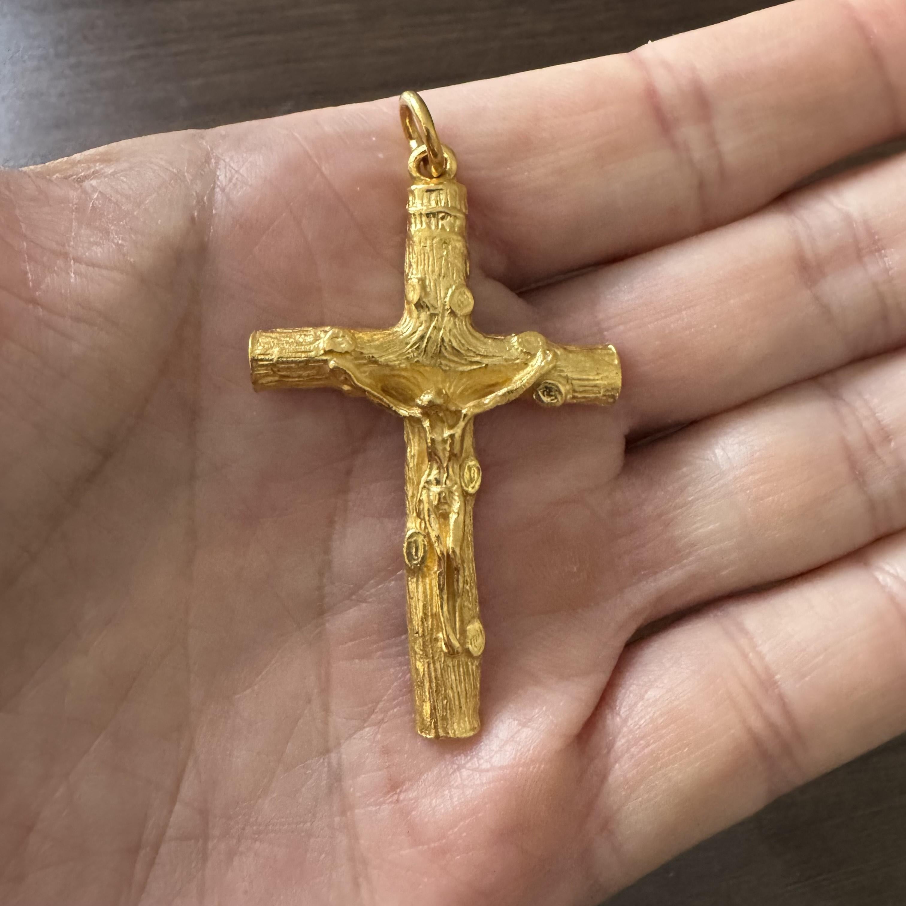 Estado:  Excelente estado, limpiado y pulido profesionalmente
Metal: Oro de 24 quilates (marcado y probado profesionalmente)
Peso: 17,5 g
Longitud: 5 cm
Anchura: 2,5 cm
Apertura de la fianza: 7 mm
Marcas: 