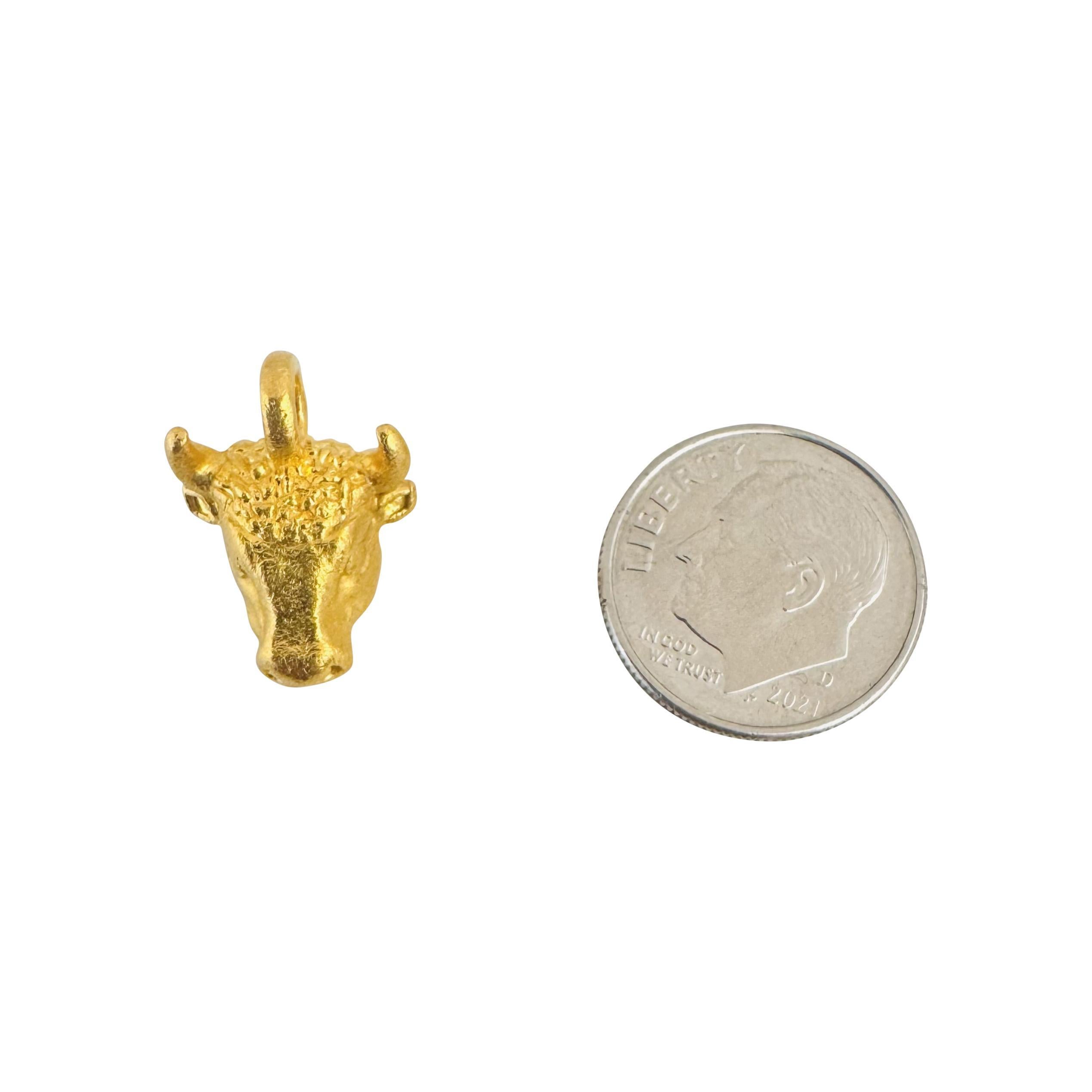 24k Pure Yellow Gold 9.1g Bull's Head Charm Pendant In Good Condition In Guilford, CT