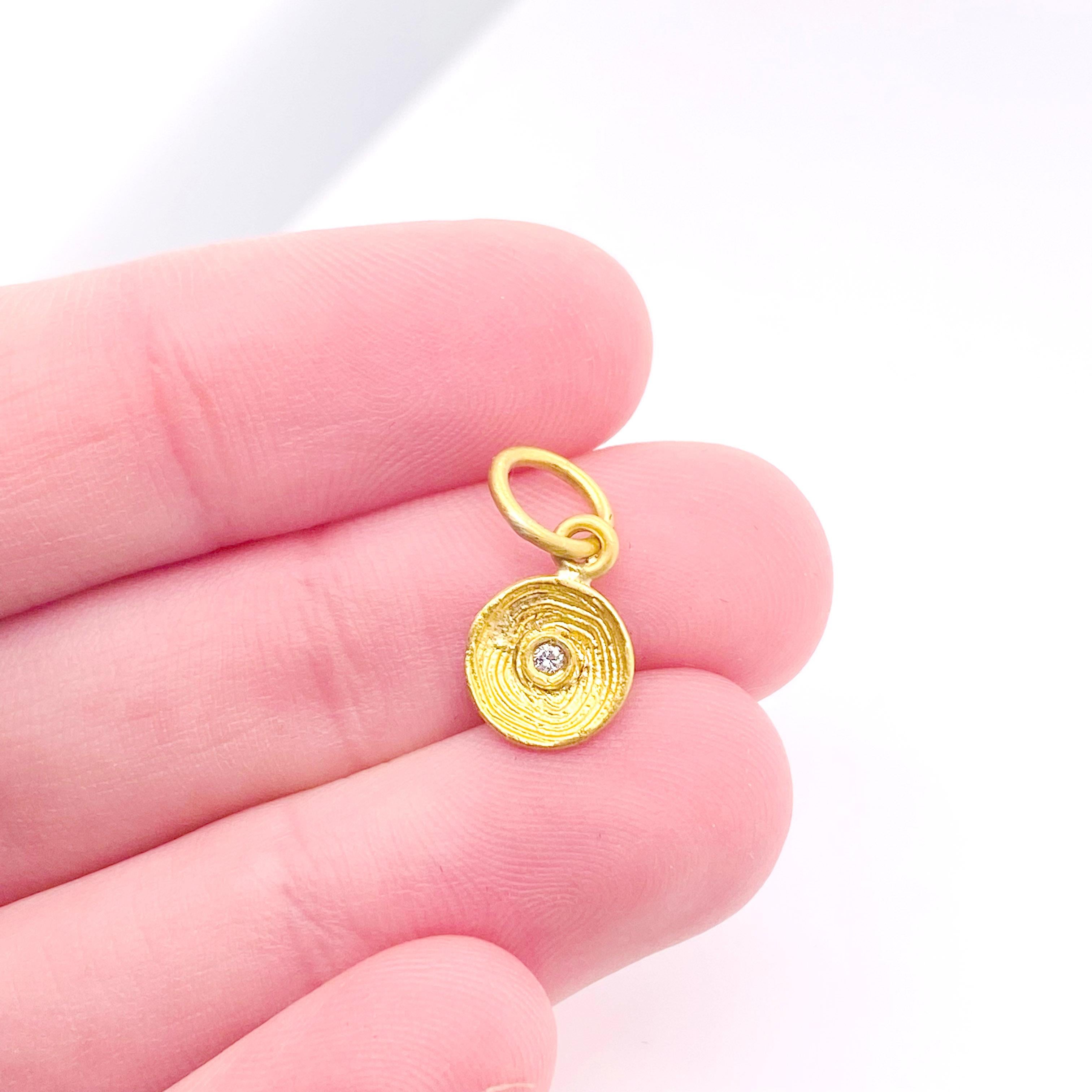 24 Karat massives Gold Kreis des Lebens Charme mit einem Diamant für eine Kette oder Charm-Armband im Zustand „Neu“ im Angebot in Austin, TX