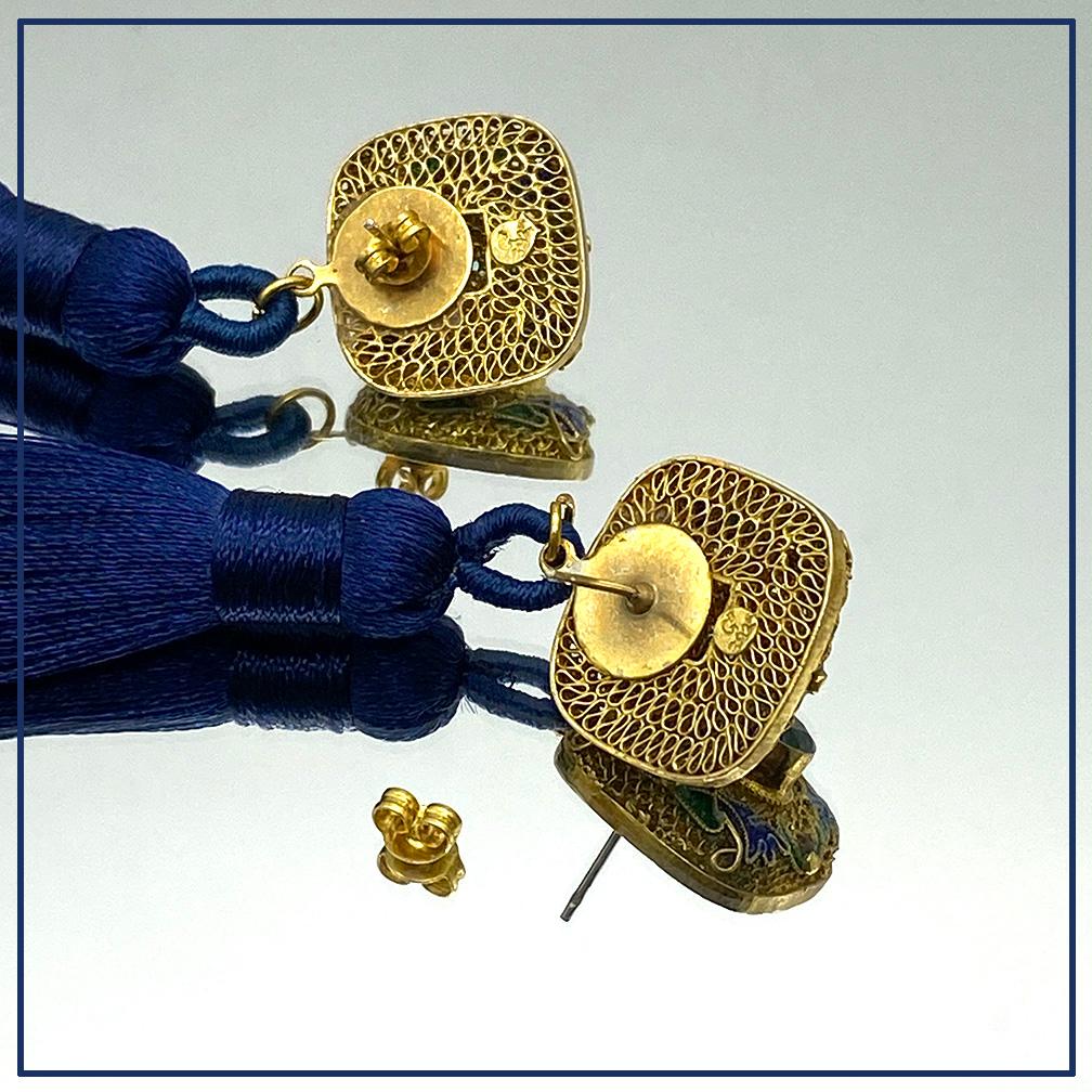 24 Karat Vermeil-Cloisonné-Ohrringe mit blauem Topas (Ovalschliff)