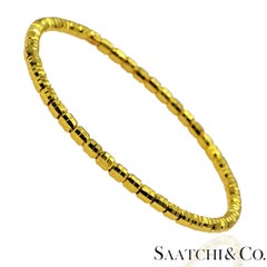 Bracciale elastico in oro giallo 24K da 7,12 grammi.