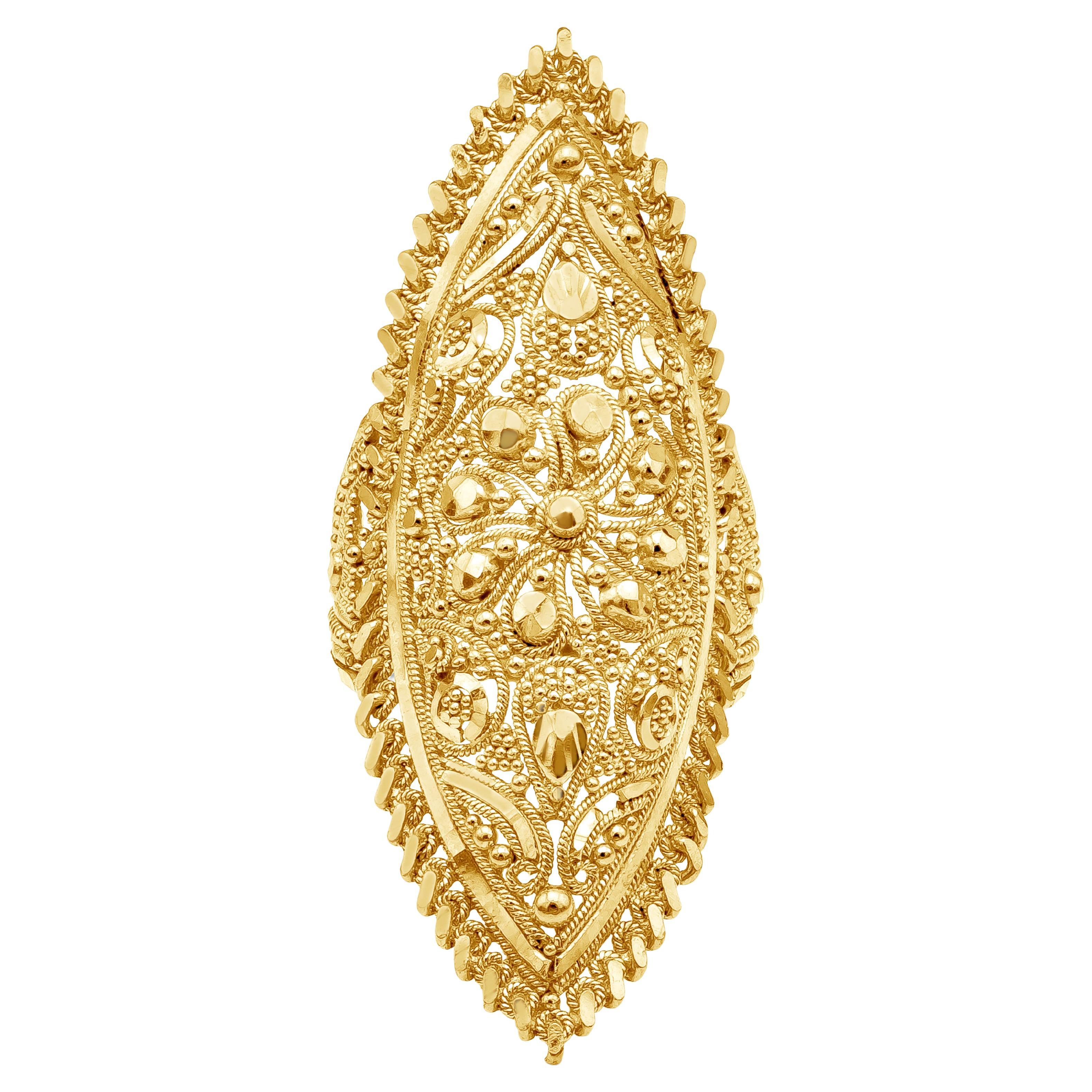 Bague à la mode en or jaune 24 carats ornée de motifs de l'Asie orientale en vente