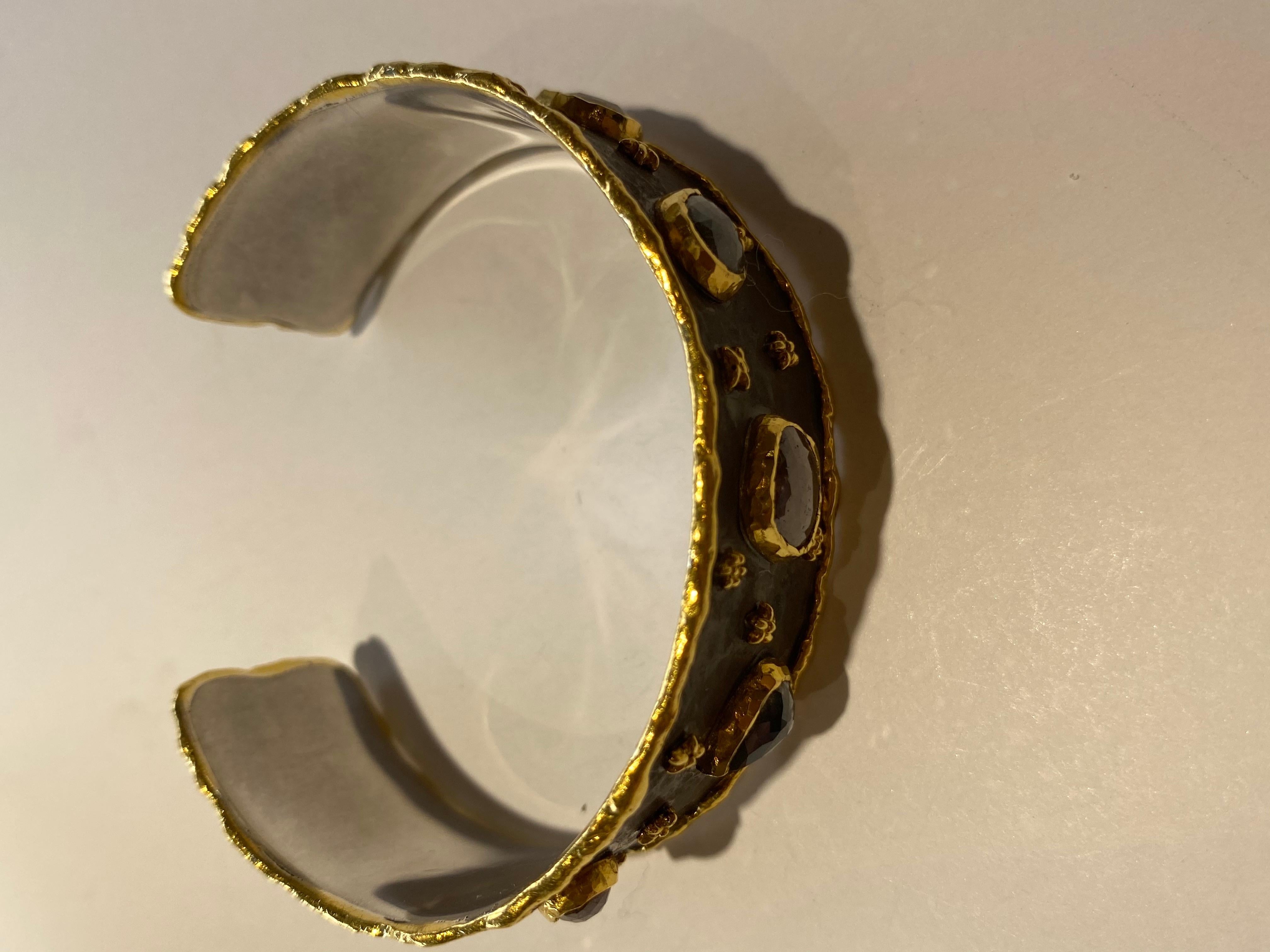 Round Cut Victor Velyan Natural Colored Diamonds Cuff in 24K Yellow Gold  For Sale