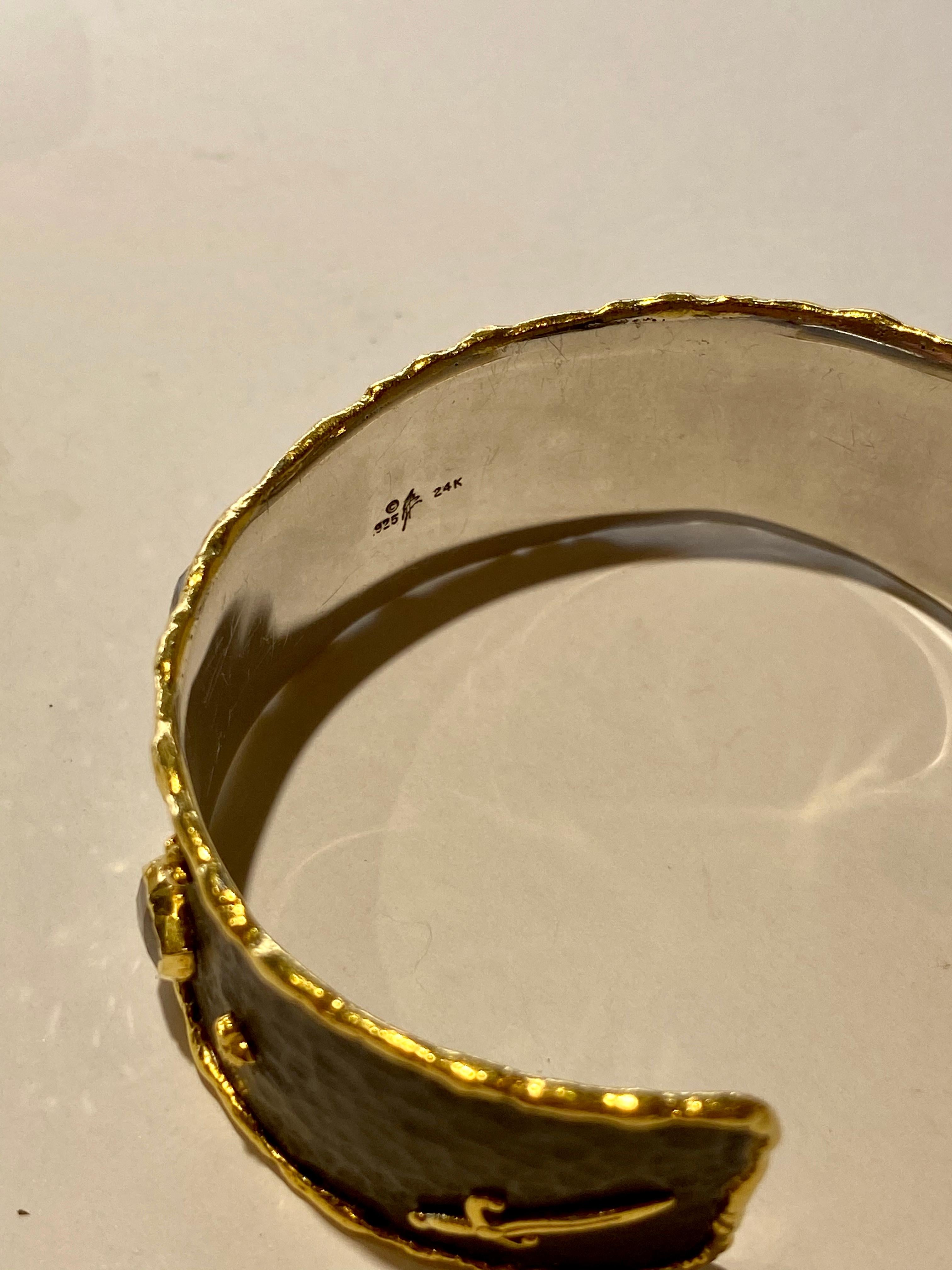Victor Velyan Natural Colored Diamonds Cuff in 24K Yellow Gold  In New Condition For Sale In Jackson, WY