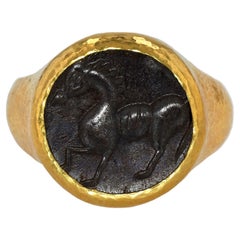 Anillo de monedas de caballo de oro amarillo de 24 quilates de Gurhan