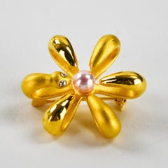 24K Yellow Gold Synthetic Pearl and Diamond Stimulants Brooch 4.2g
