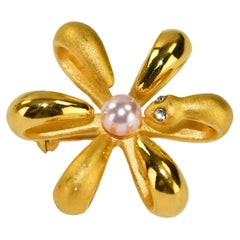 24K Yellow Gold Synthetic Pearl and Diamond Stimulants Brooch 4.2g