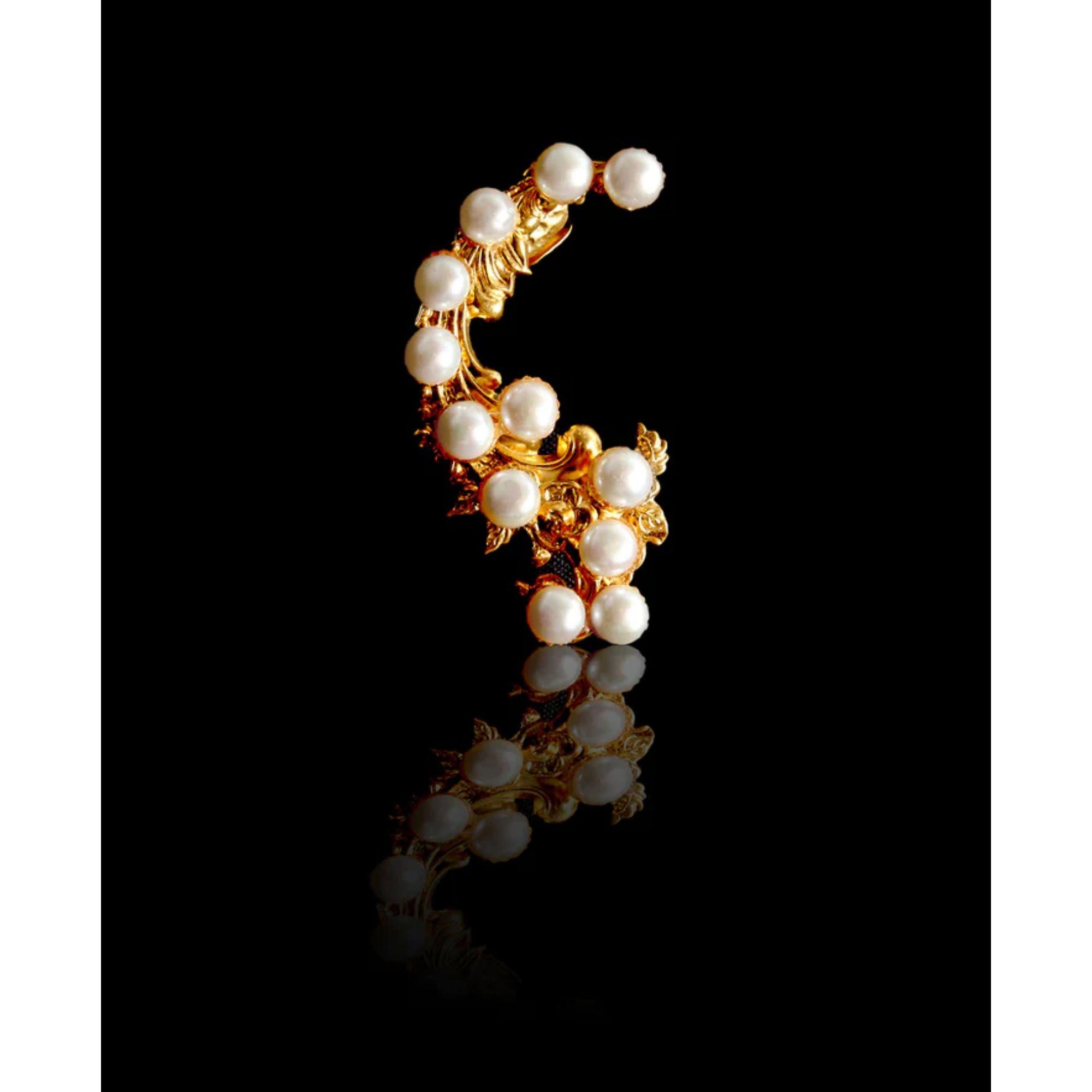 24K Yellow Gold Twelve Pearl Baroque Earcuff In New Condition For Sale In Miami Beach, FL