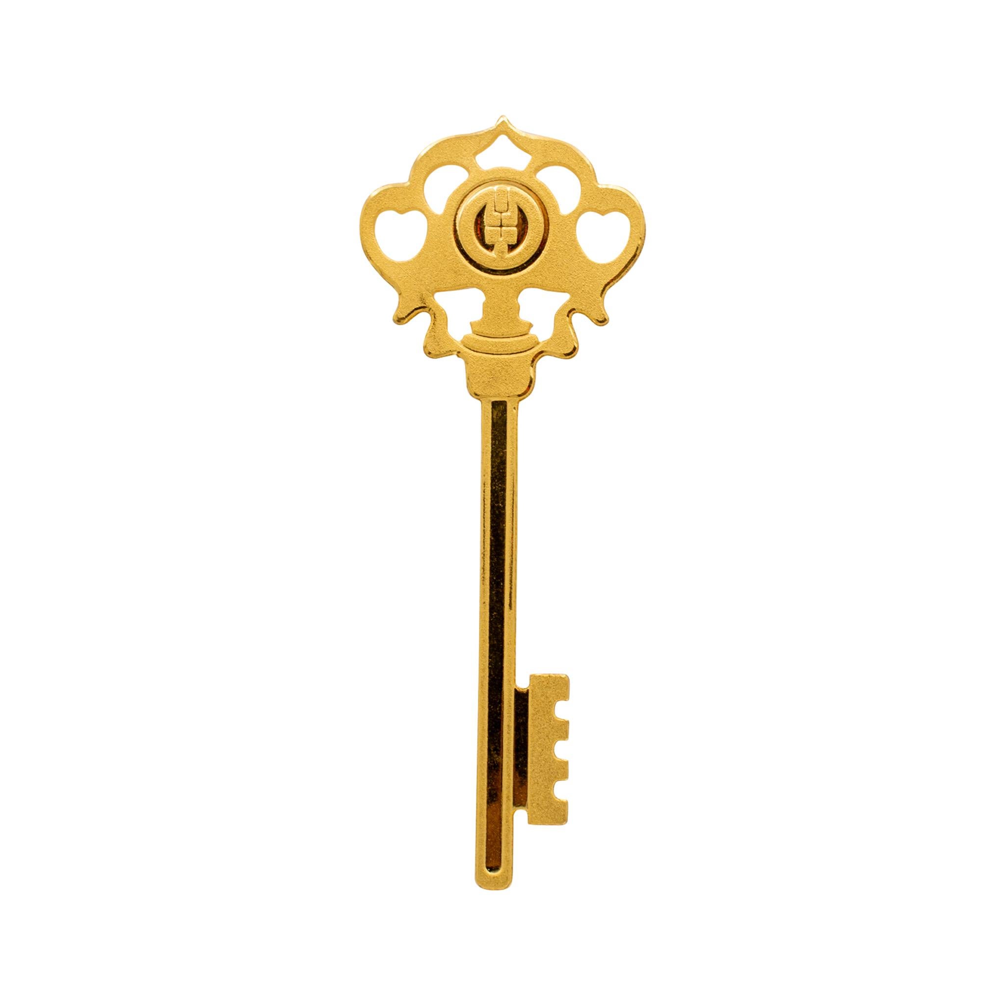 24K Yellow Gold Vintage Style Key Pendant In Excellent Condition For Sale In Houston, TX