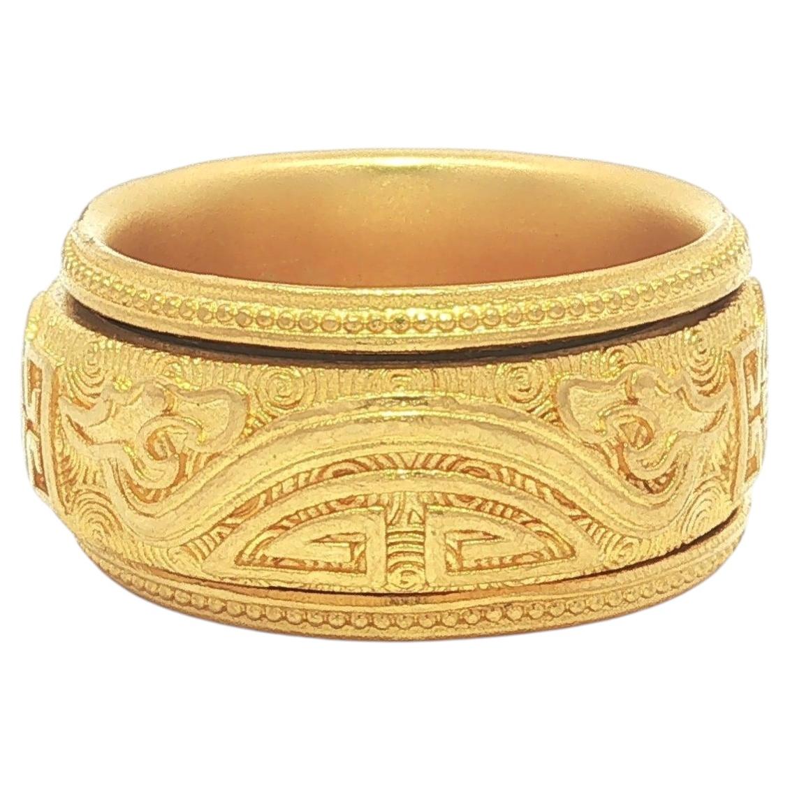 Bague large en or jaune 24 carats avec symbole chinois et dragon tournant au centre, taille 9