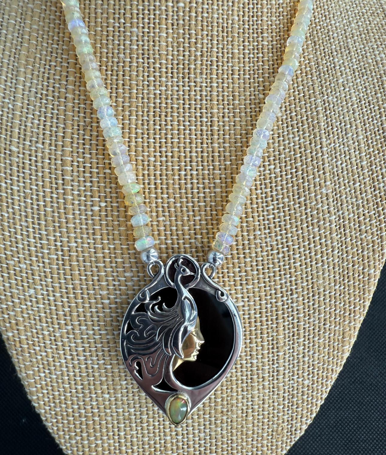 Ciondolo Heyoka Merrifield a due lati in oro 24 e 18 carati, argento, opale e onice In condizioni Nuovo in vendita a Rimrock, AZ