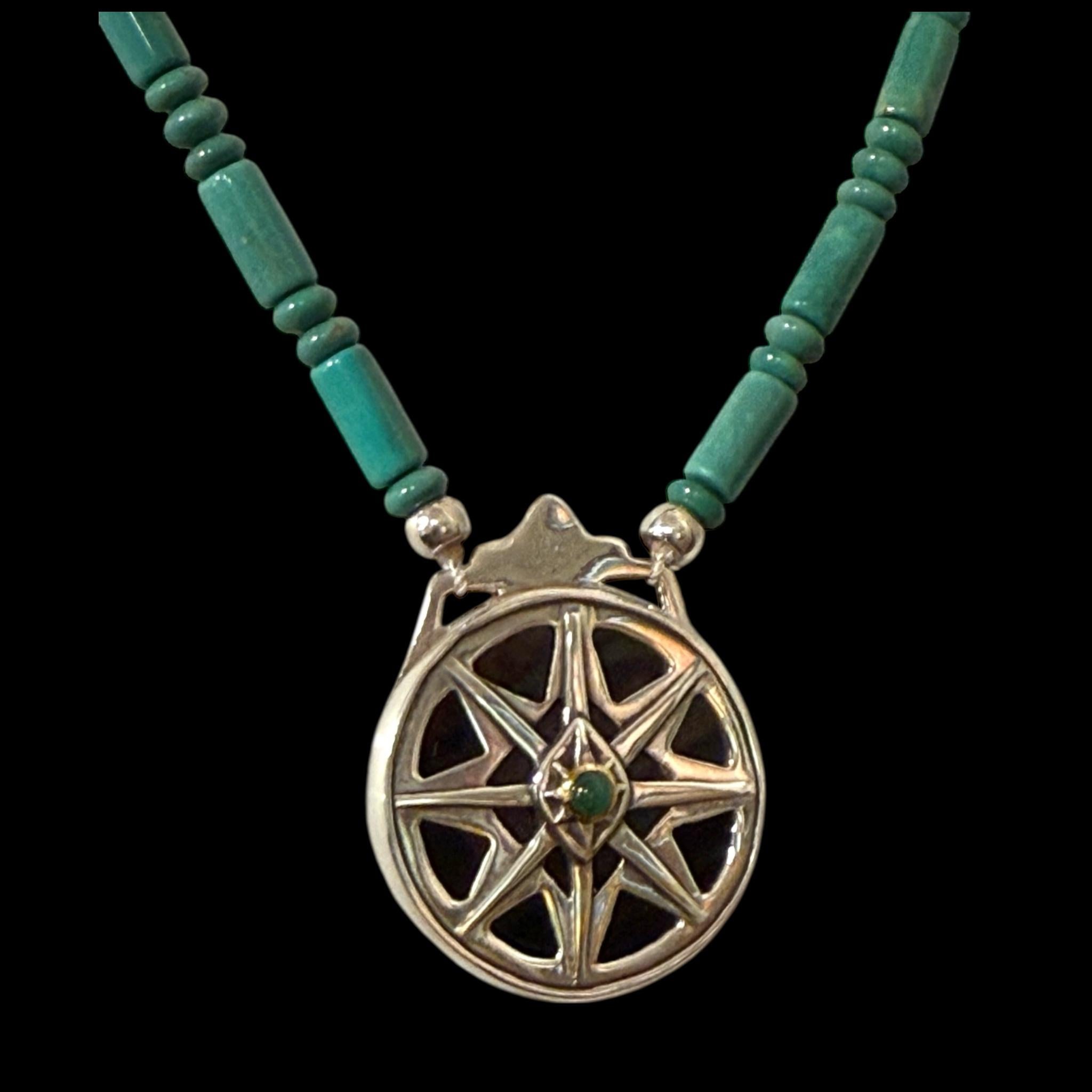 Artista 24kt e 18kt, Argento, Smeraldo, Onice e Turchese Heyoka Merrifield 2-SIDEDPendente in vendita