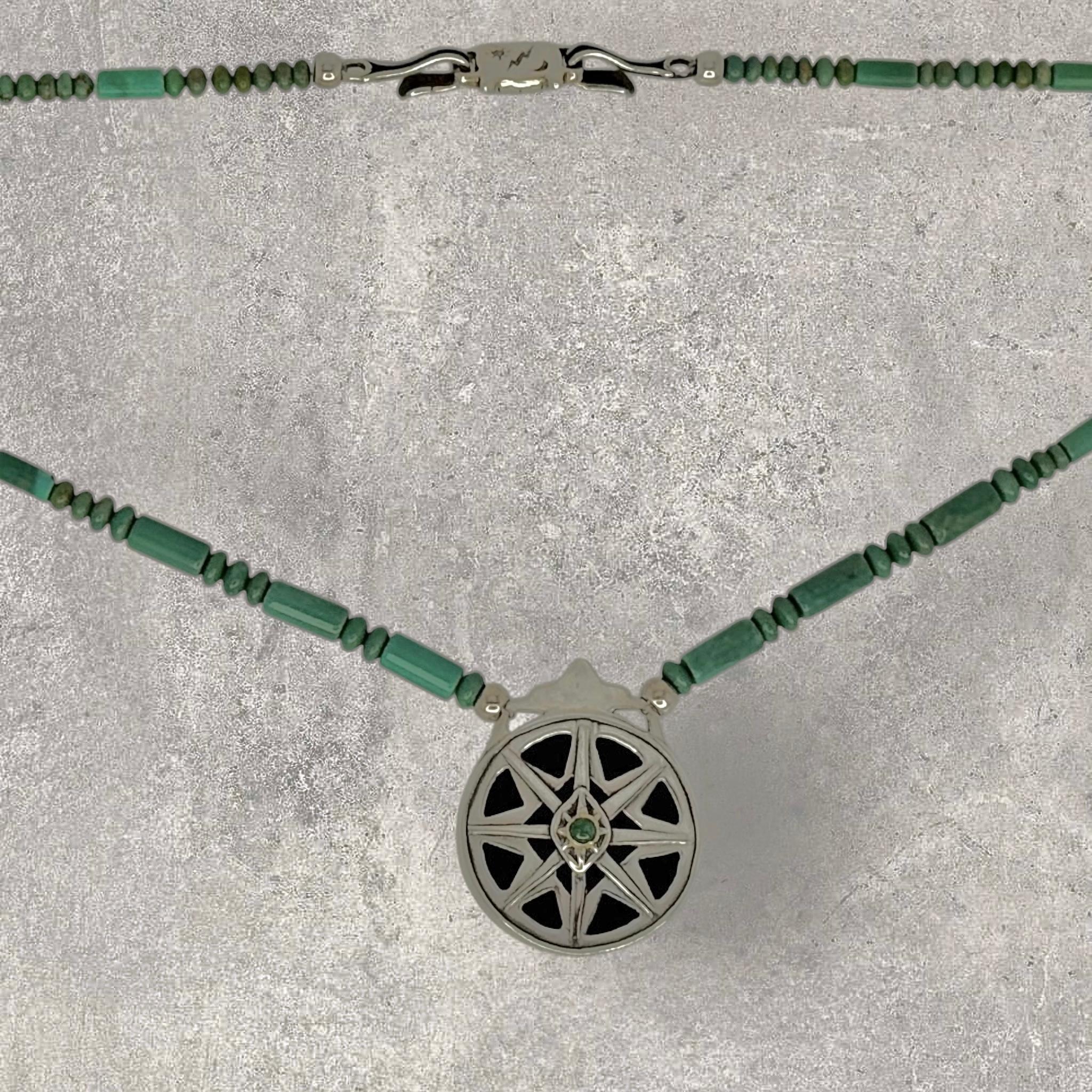 Donna 24kt e 18kt, Argento, Smeraldo, Onice e Turchese Heyoka Merrifield 2-SIDEDPendente in vendita