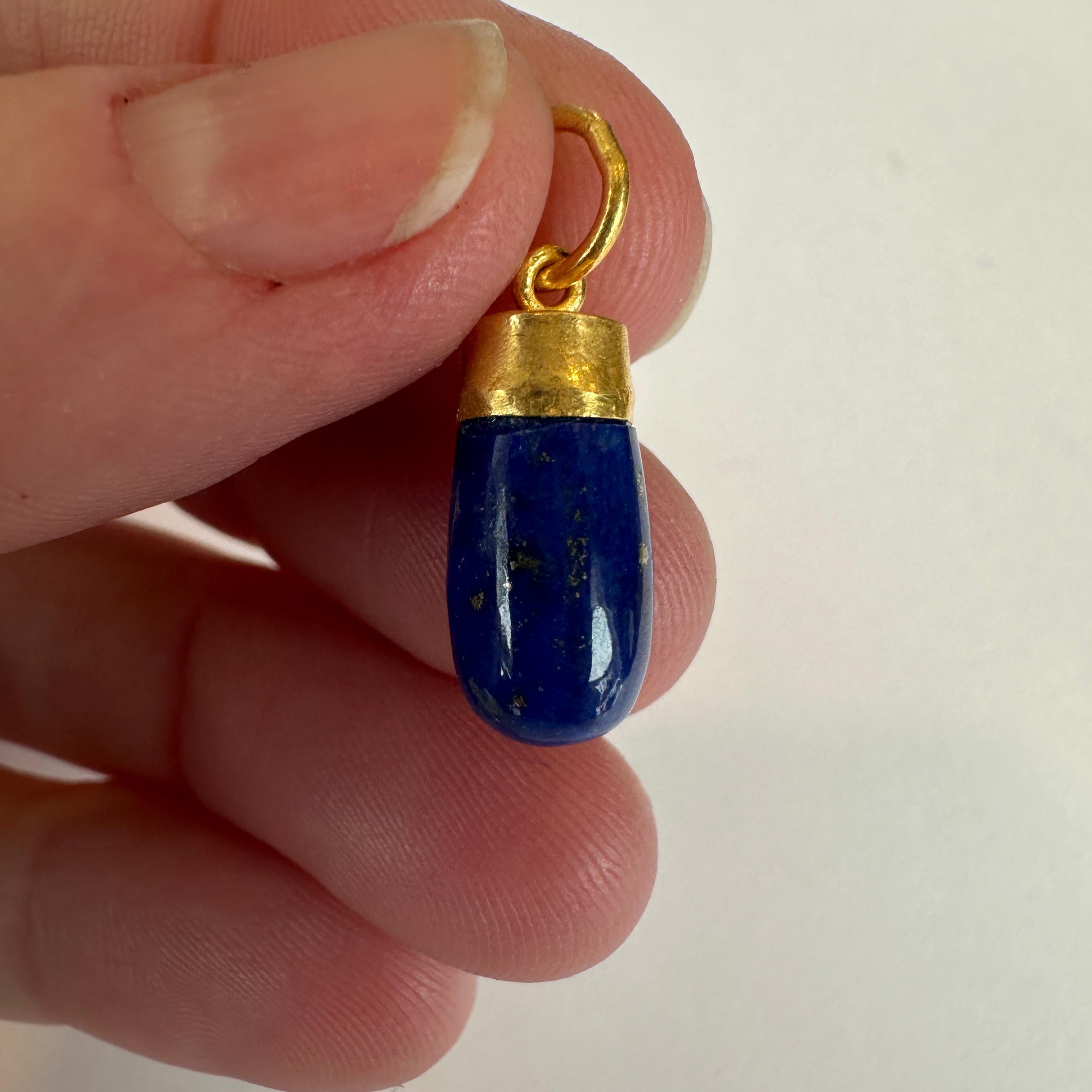 24kt Yellow Gold 7.00ct Lapis Lazuli Drop Charm Pendant Necklace In New Condition For Sale In Bozeman, MT