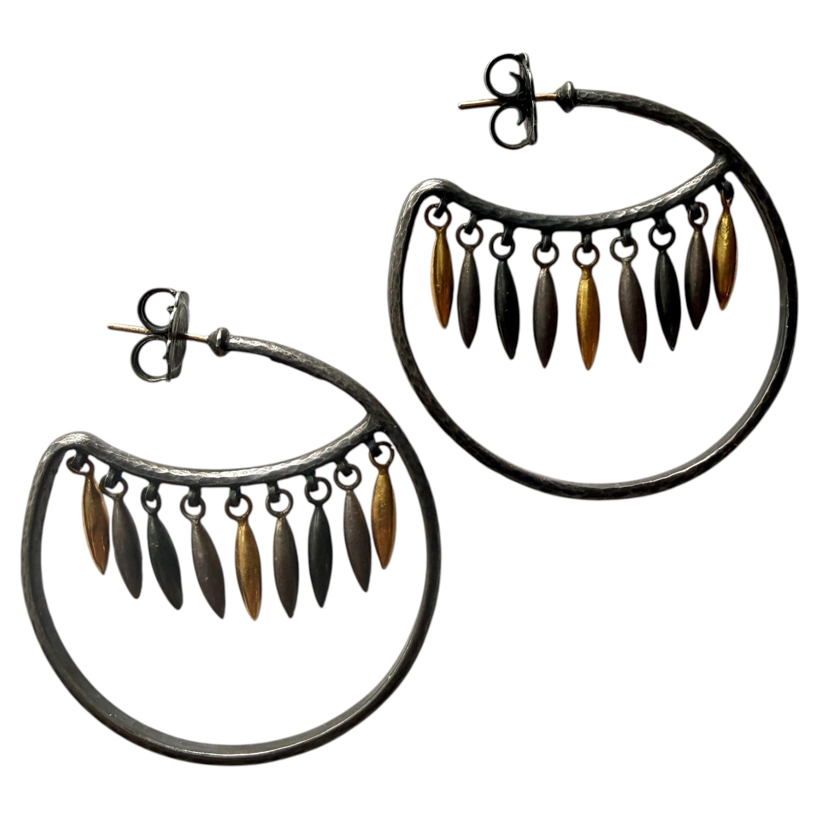 Boucles d'oreilles en or jaune 24 carats et argent sterling oxydé, signées Gurhan en vente