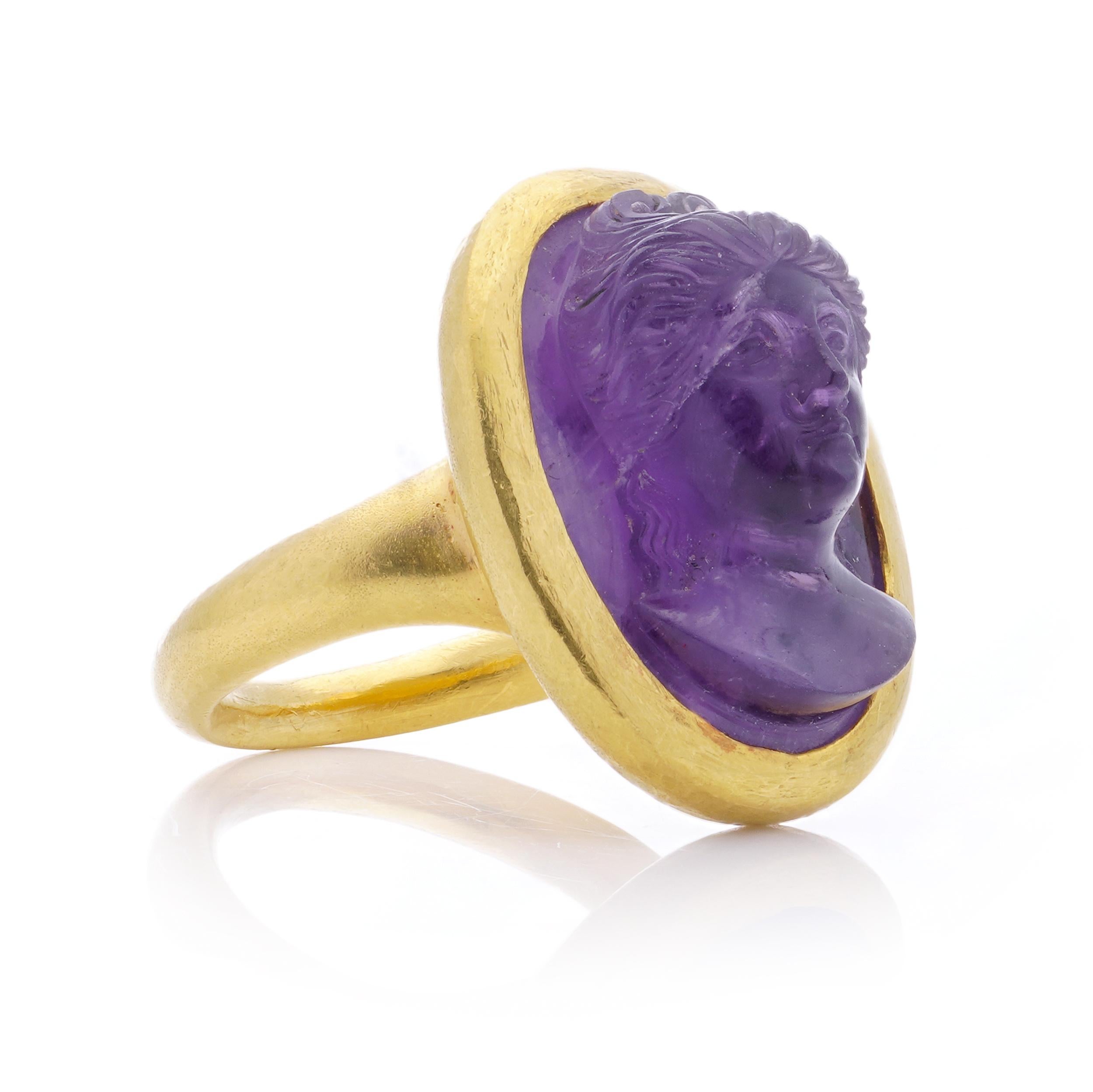 Women's  24kt. yellow gold carved amethyst intaglio ring with a woman's portrait For Sale
