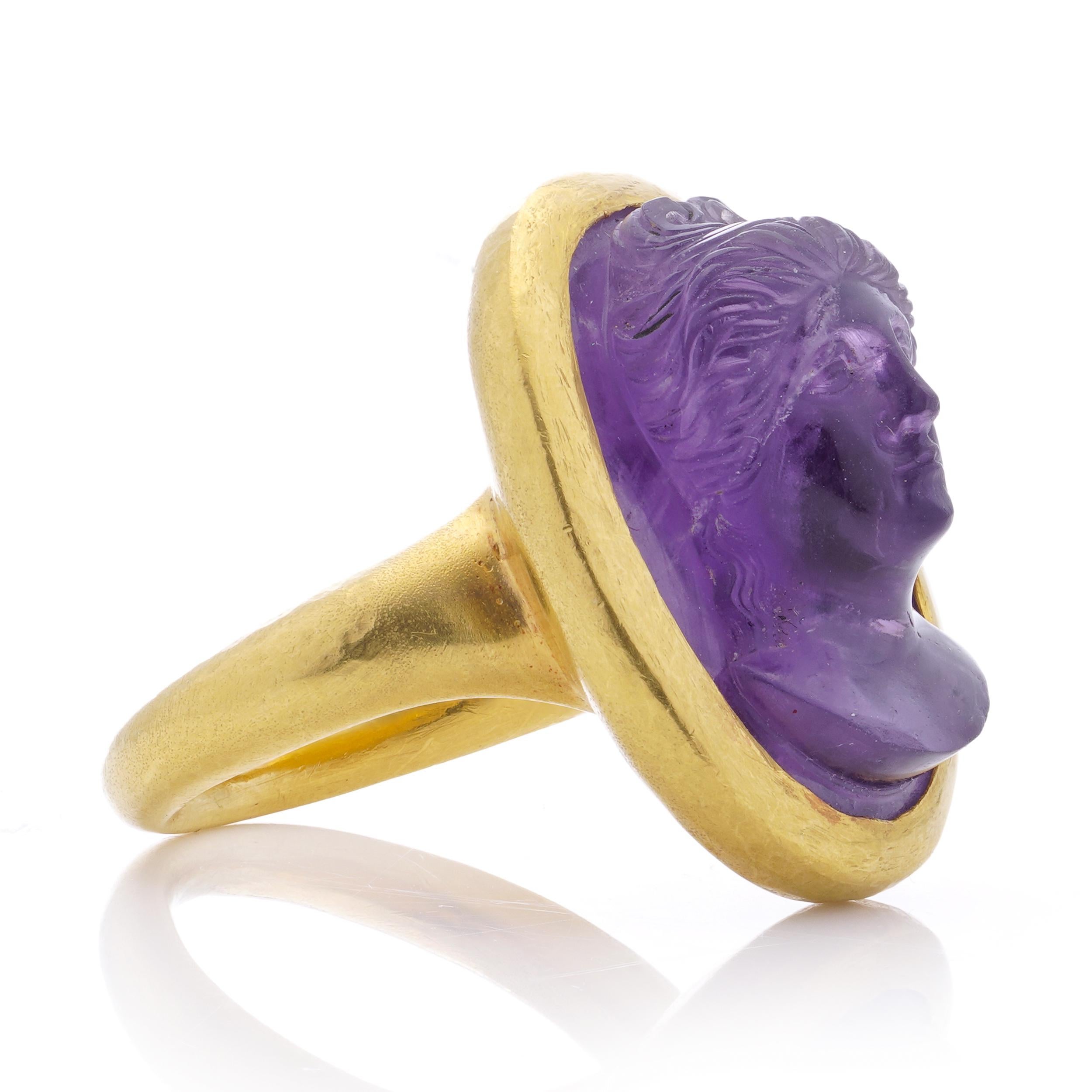  24kt. yellow gold carved amethyst intaglio ring with a woman's portrait For Sale 4