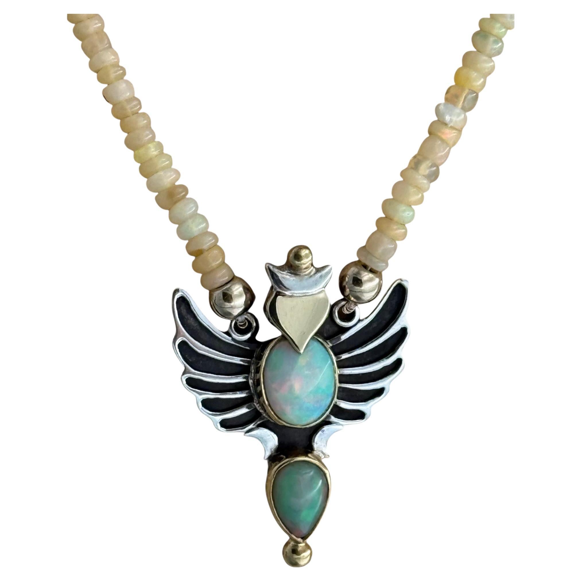 Ciondolo "Gufo" di Heyoka Merrifield in oro 24, oro 18, argento sterling e opale