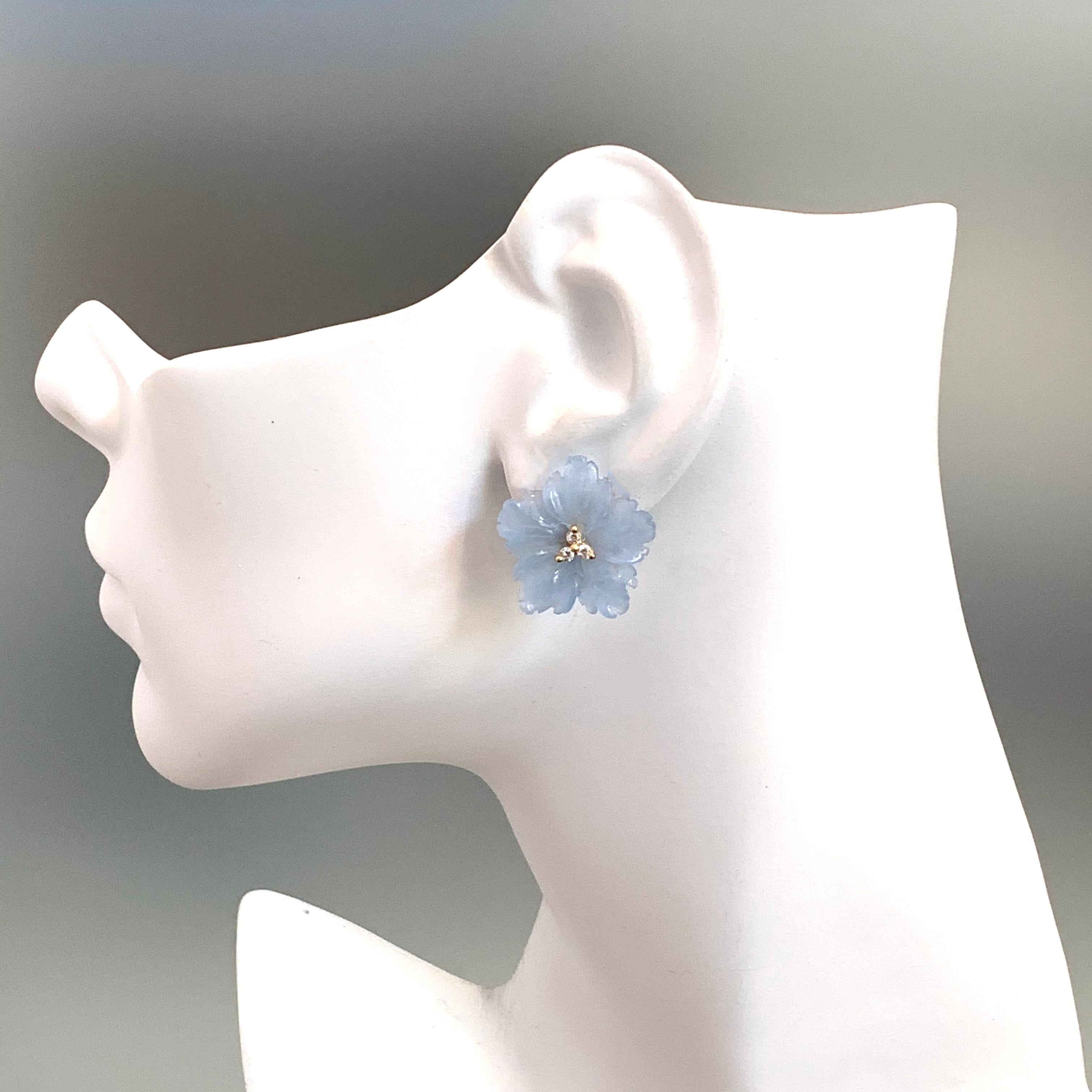 Artisan Boucles d'oreilles en vermeil avec fleur en quartzite bleue sculptée de 24 mm en vente