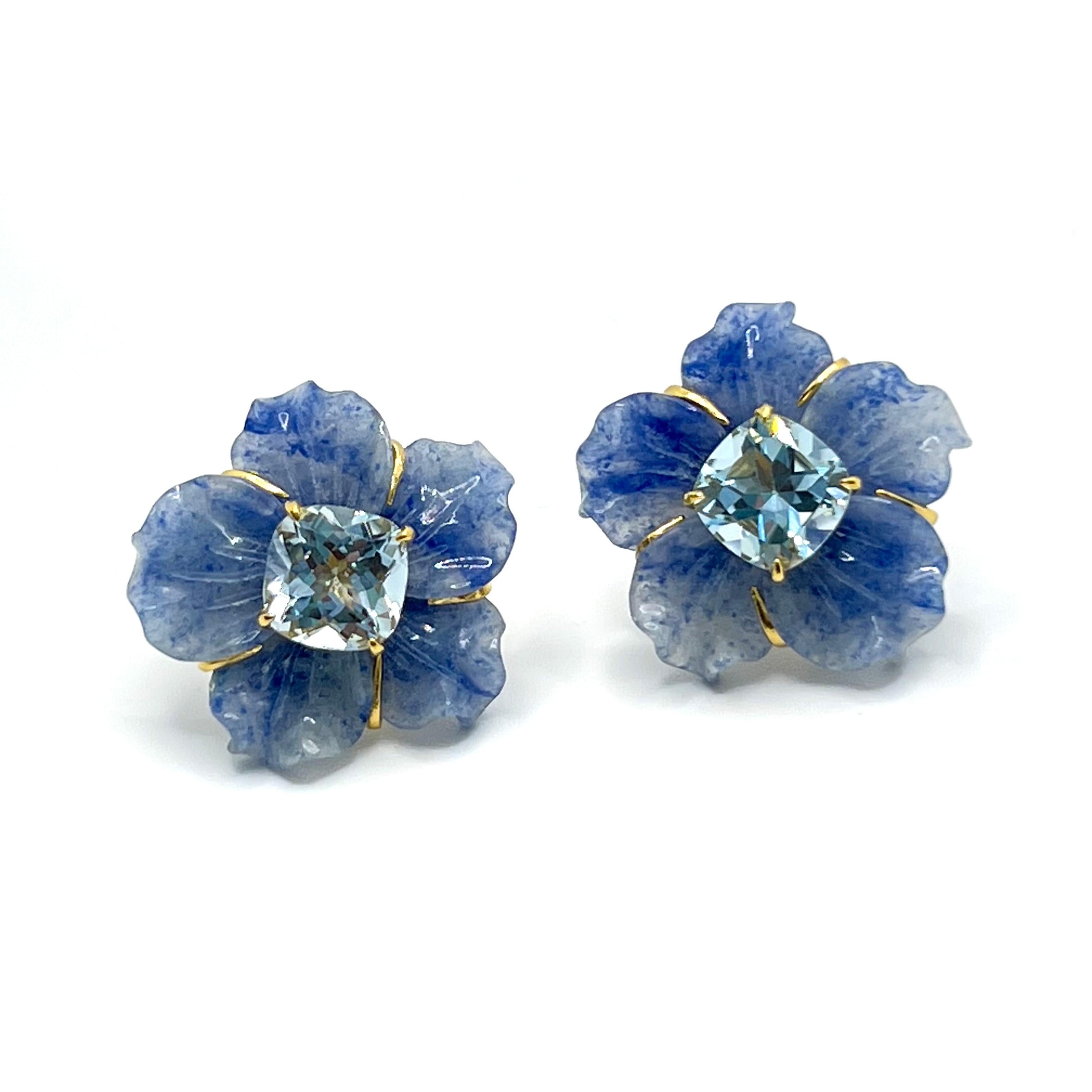 Elegant 24mm Carved Dumortierite Flower and Cushion Blue Topaz Vermeil Earrings

This gorgeous pair of earrings features 24mm dumortierite carved into beautiful three dimension flower, adorned with cushion-cut blue topaz (3 carat size) in the