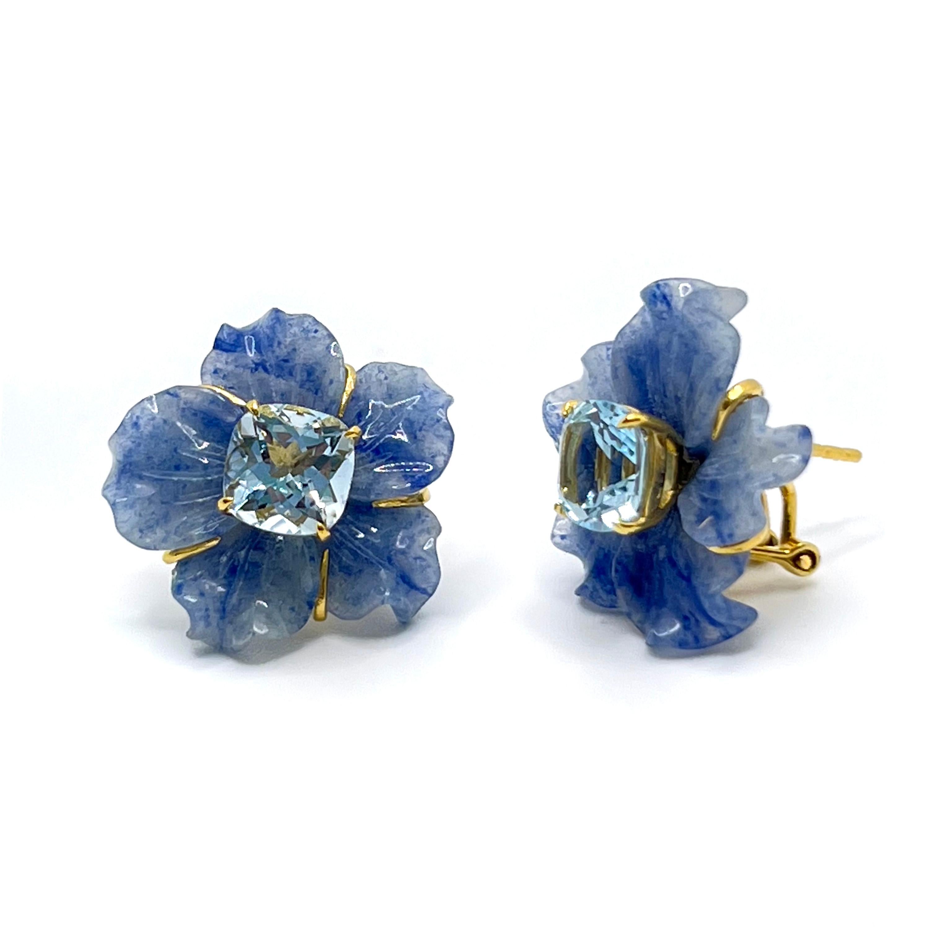 24 mm Ohrringe mit geschnitzter Dumortierit-Blume und blauem Topas Vermeil im Kissenschliff (Kunsthandwerker*in) im Angebot
