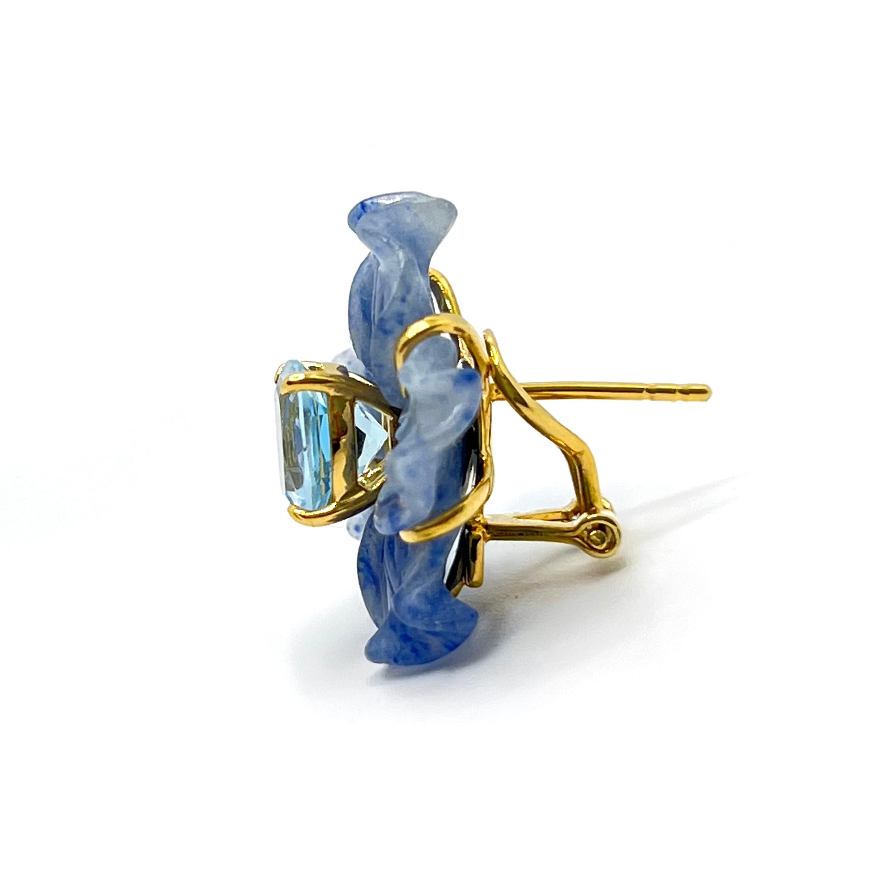 24 mm Ohrringe mit geschnitzter Dumortierit-Blume und blauem Topas Vermeil im Kissenschliff im Zustand „Neu“ im Angebot in Los Angeles, CA