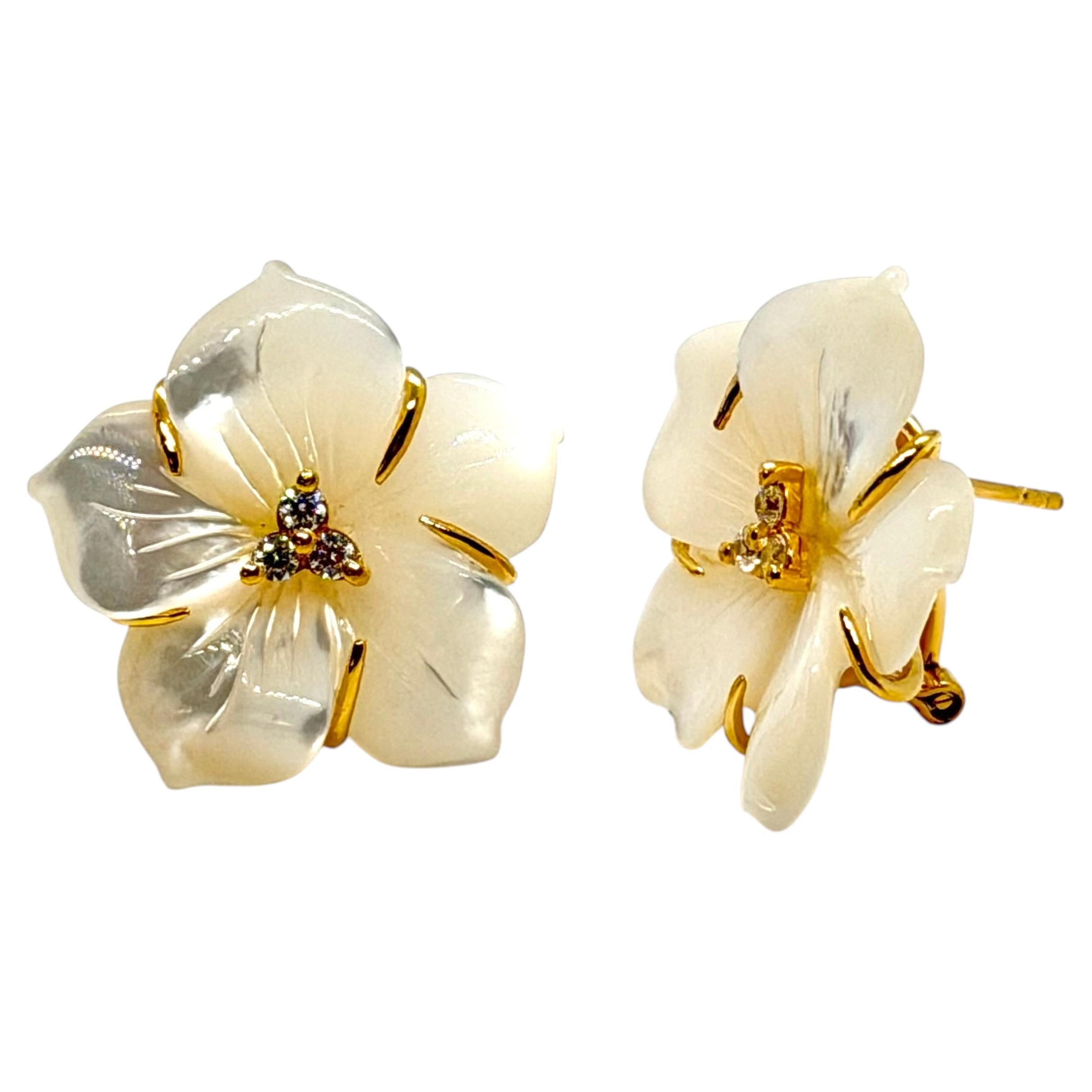 Orecchini con fiori in madreperla intagliati a mano, 24 mm