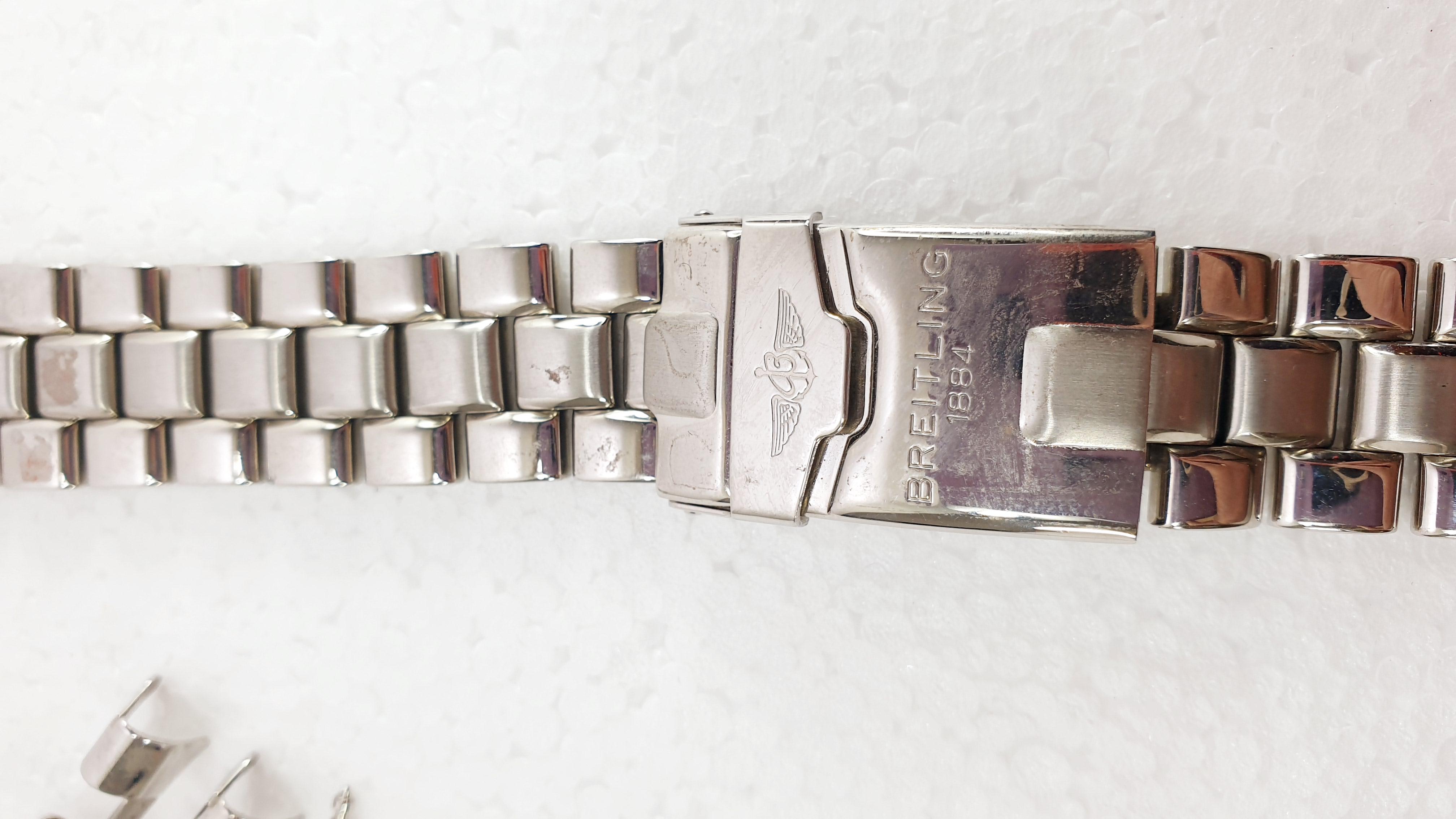 24mm Edelstahl-Breitling-Armband für Breitling-Uhrenarmband mit Breitl-Schließe/Faltschließe

24-mm-Edelstahlarmband für Ihre Breitling-Uhr mit geraden Endgliedern.
Informationen
Handgefertigtes Produkt
MATERIAL: Rostfreier Stahl

Breitling SA ist