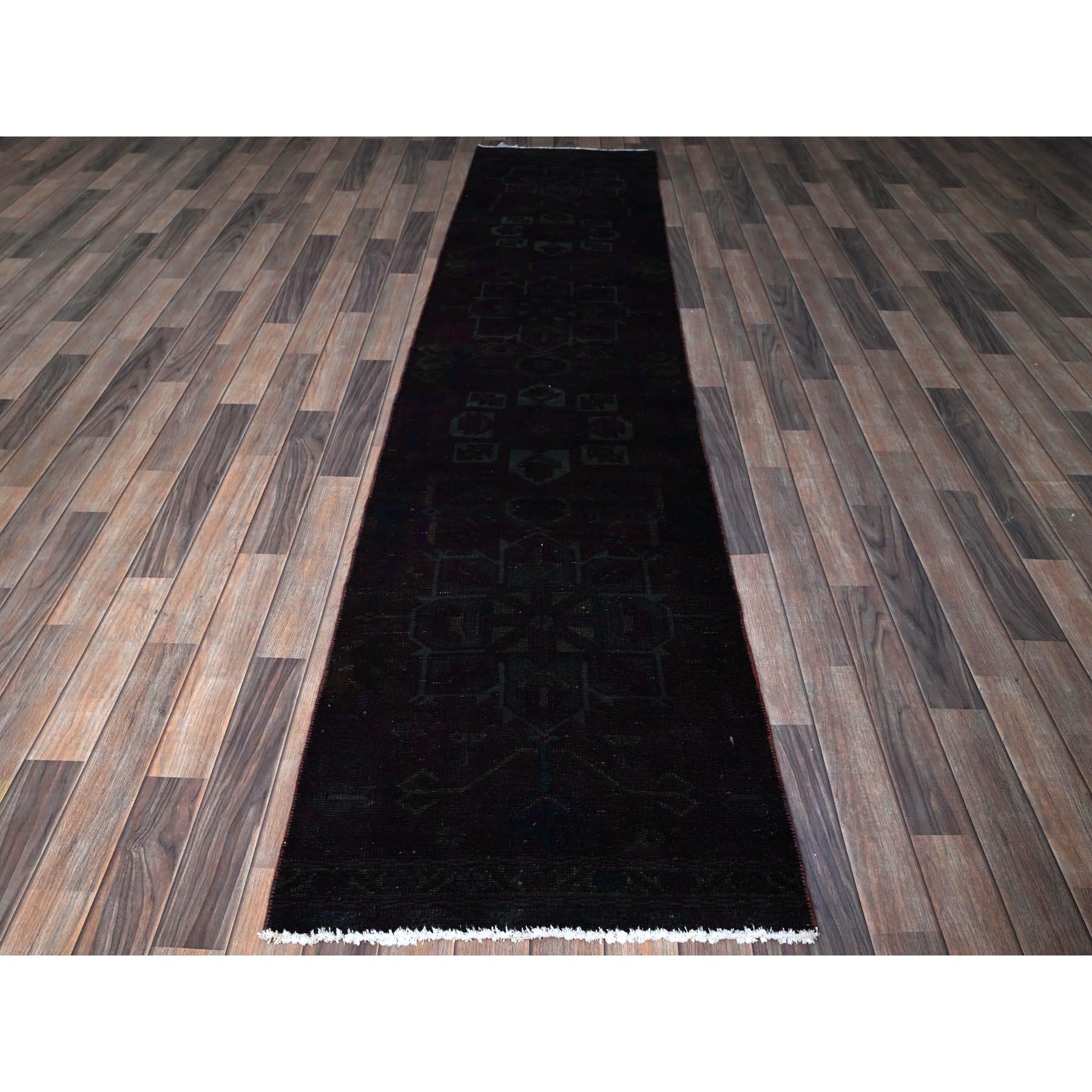 Rosso vino, colori scuri sovratinti, Vintage Persian Hamadan con motivo geometrico, 100% lana, annodato a mano, ritagliato, sottile, invecchiato, zero mucchi, lati e estremità assicurati professionalmente, Runner stretto, Tappeto Orientale
Materiali