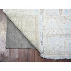 2'4"x10'2" Keramik Elfenbein Weiß Wash Peshawar Wolle Handgeknüpfter Läufer