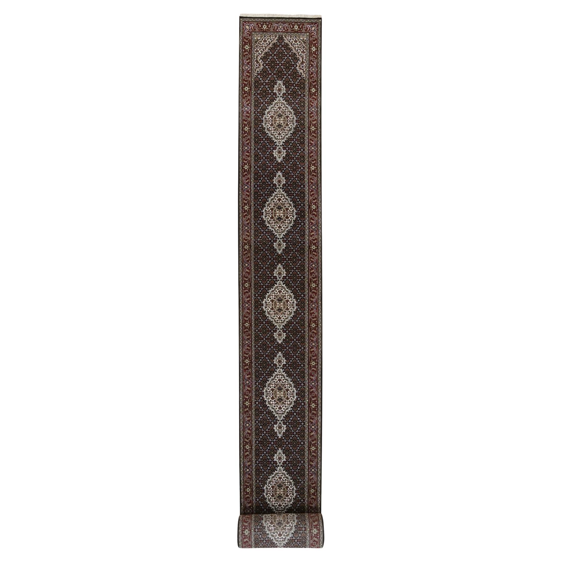 Tappeto orientale in lana morbida annodato a mano nero ricco 2'4 "x27'1" in vendita