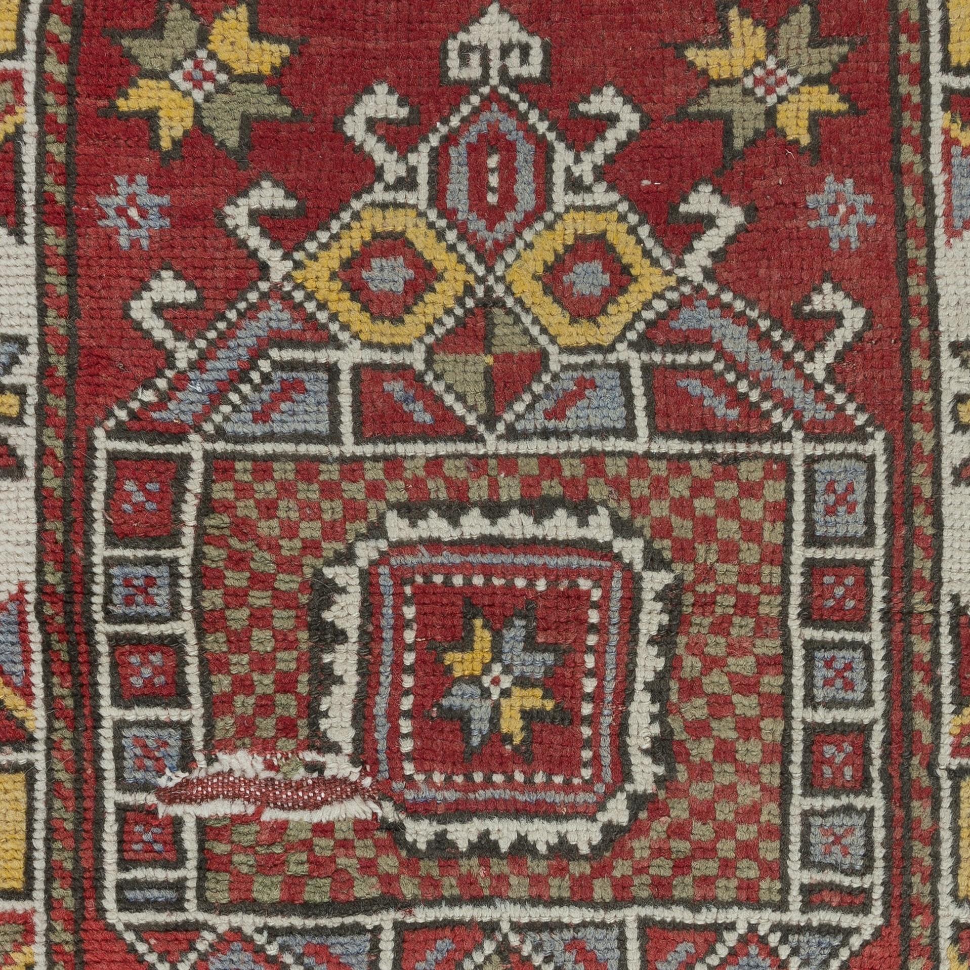 2.4x3.2 Ft Handmade Geometric Medallion Design Rug, Vintage Turkish Red Carpet In Good Condition For Sale In Philadelphia, PA