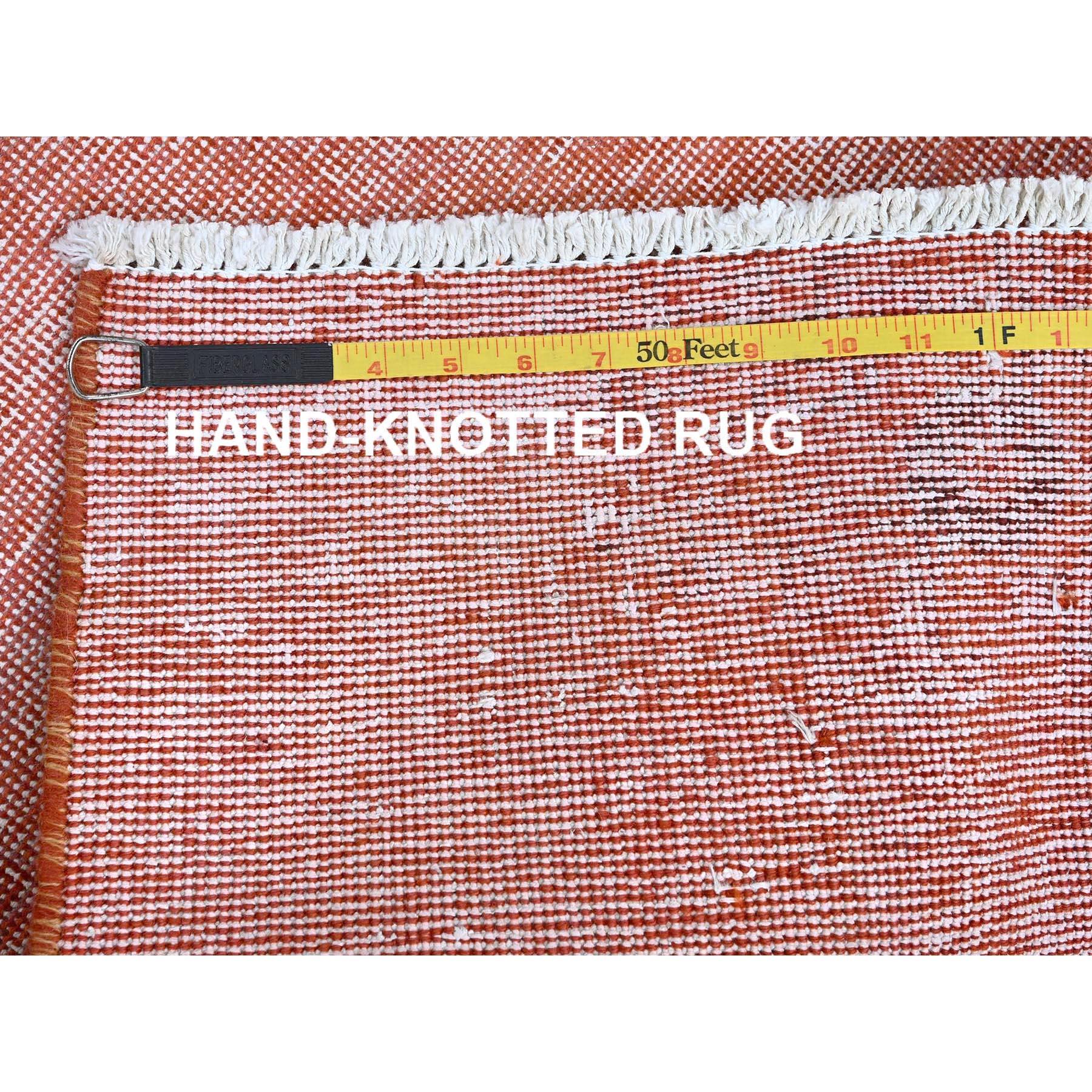 Metà XX secolo Tappeto Runner in pura lana Tabriz persiano vintage sovratinto rosso annodato a mano 2'4 