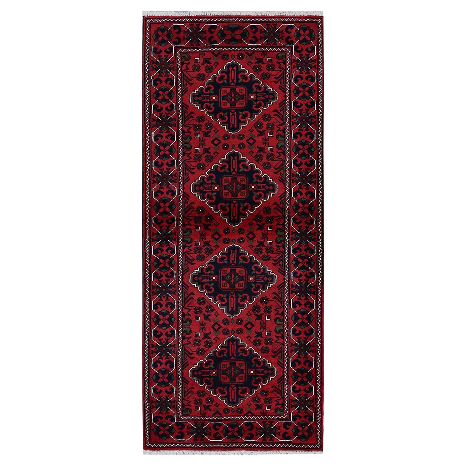 2'4 "x5'8" Alfombra afgana roja Khamyab con dibujo geométrico Corredera de lana anudada a mano