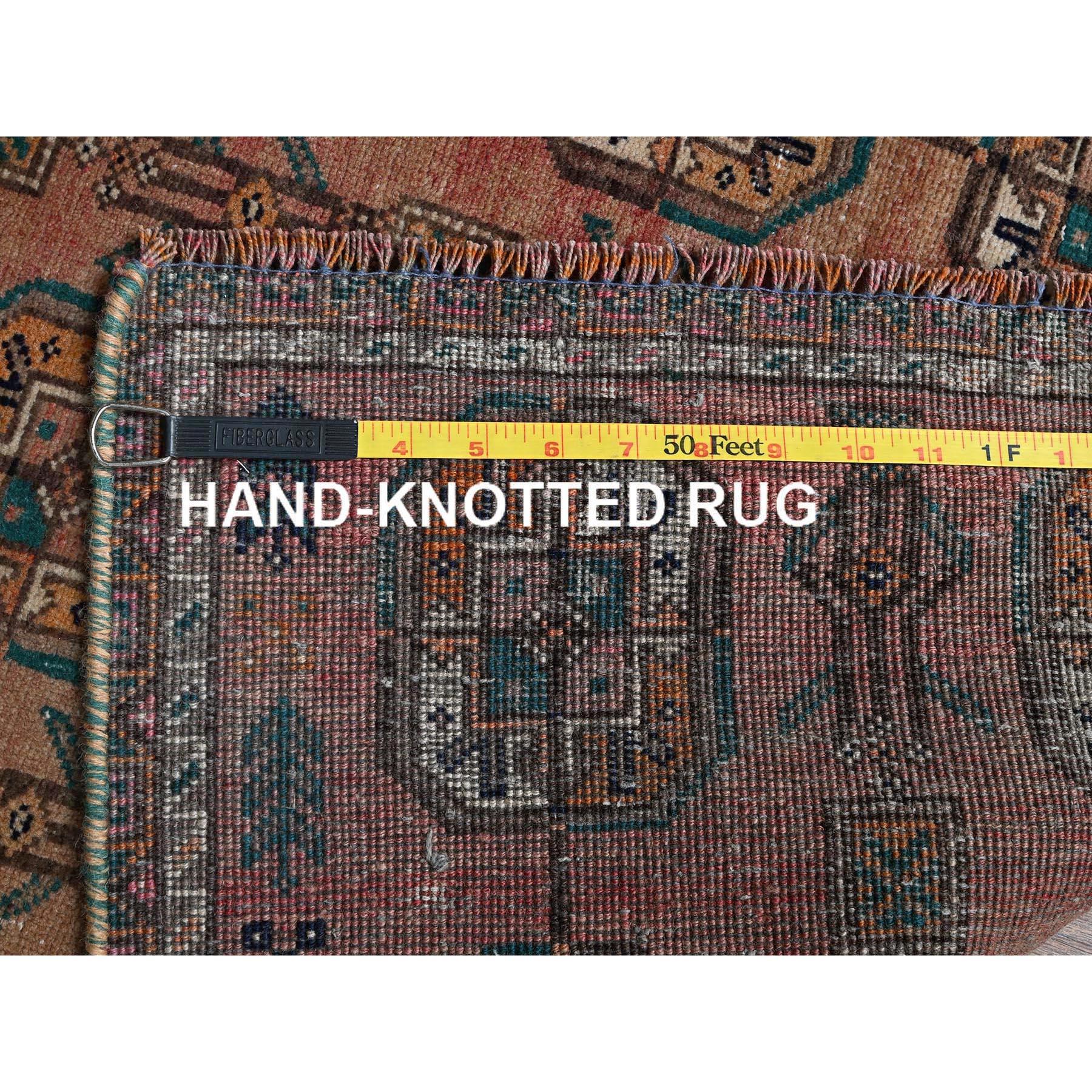 Metà XX secolo Tappeto Runner in lana vintage persiano Shiraz annodato a mano 2'4 