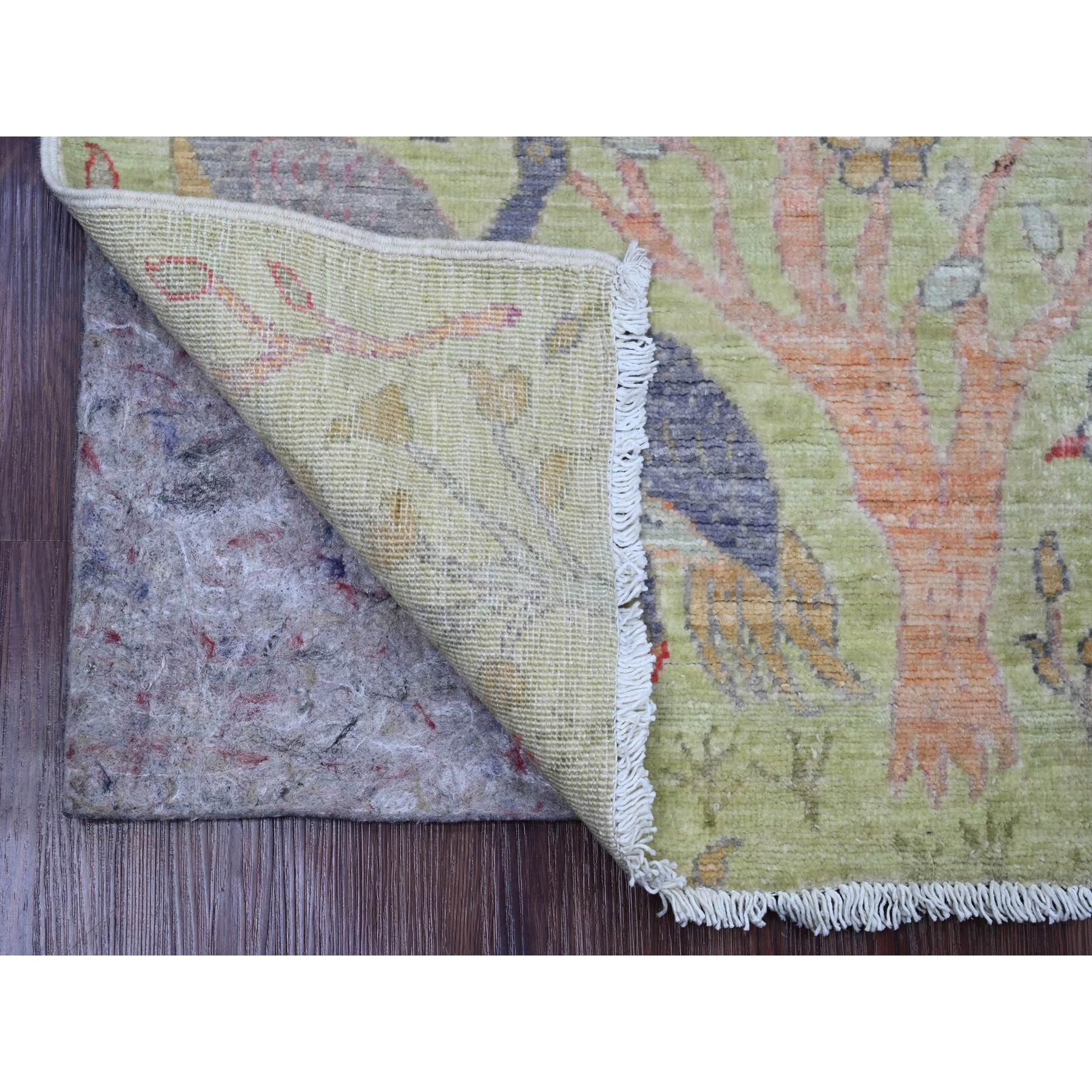 Olive Green, Hand Knotted, Afghan Peshawar with Birds of Paradise Design, Soft Wool, Vegetable Dyes, Runner, Oriental Rug
Matières premières : Laine
Latex : Pas de poils 
hauteur : 0,25 pouces
Style : Transitionnel
Couleur primaire : vert
Couleurs