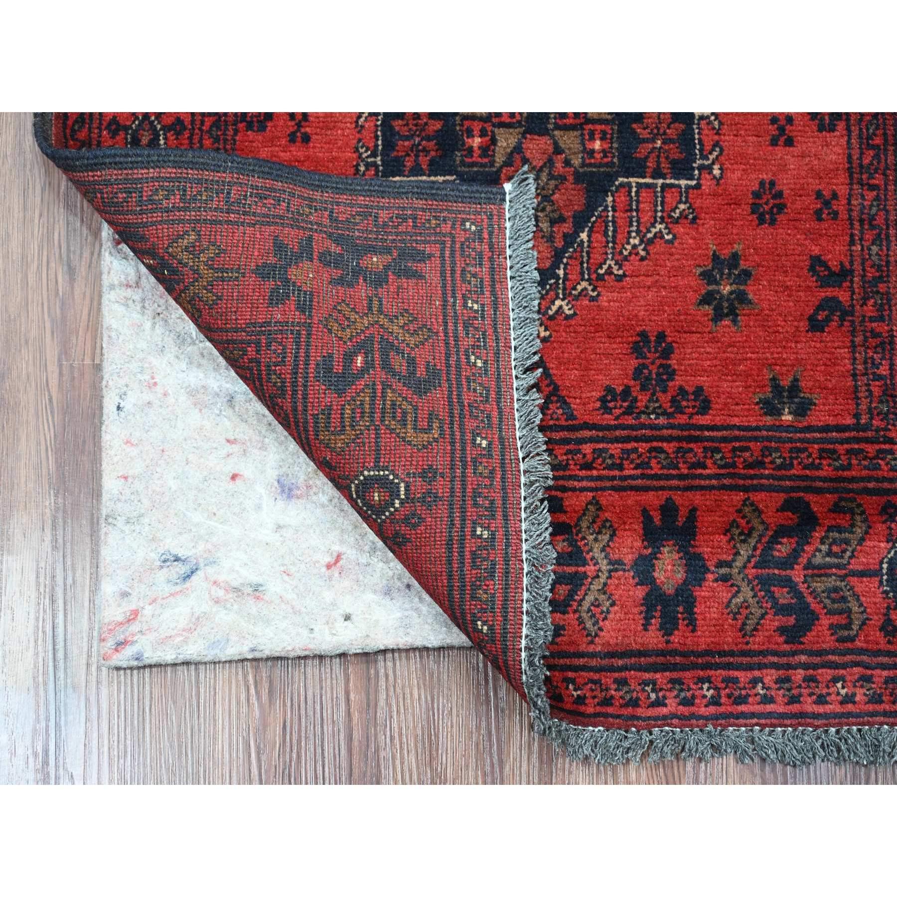 Angels Red, Afghan Andkhoy avec grand motif de médaillon, poil doux, 100 % laine, noué à la main, chemin, tapis d'Orient
Matières premières : Laine
Latex : Pas de poils 
hauteur : 0,25 pouces
Style : Traditionnel
Couleur primaire : rouge
Couleurs