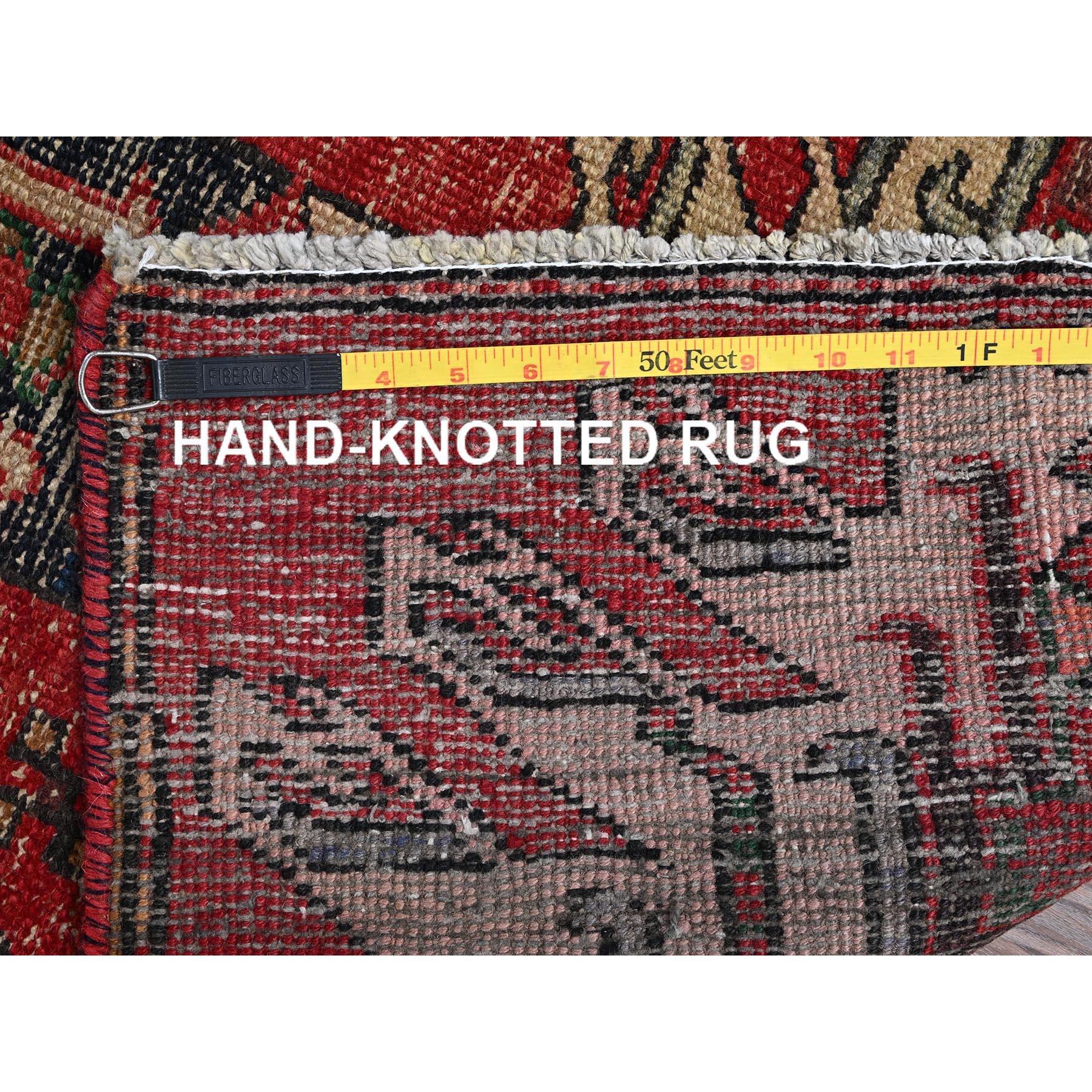 Lana Tappeto Runner rosso scarlatto Vintage Persiano Karajeh annodato a mano in pura lana in vendita