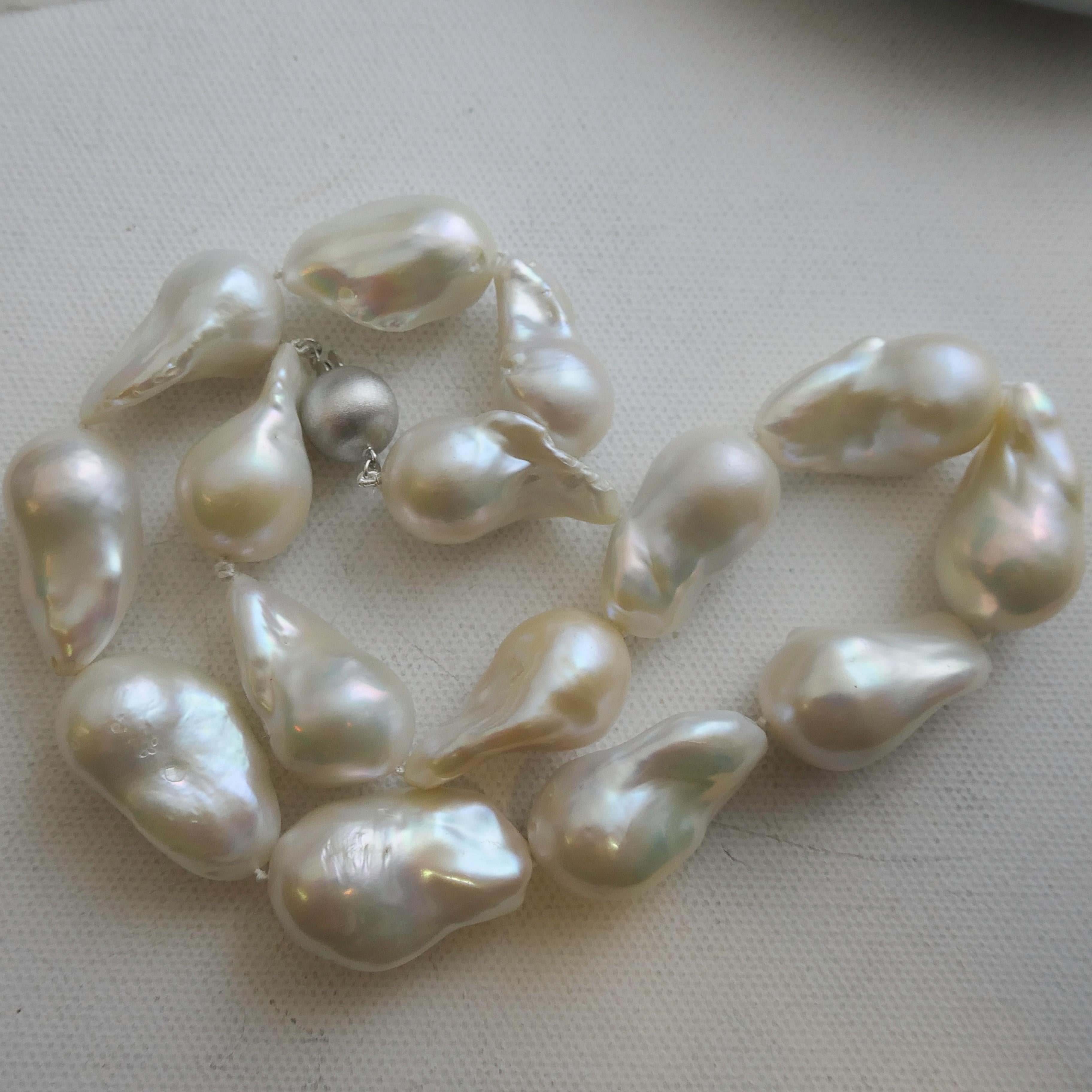 Collana di perle barocche d'acqua dolce da 25-30 mm - A. Silver - 18 pollici in vendita 4