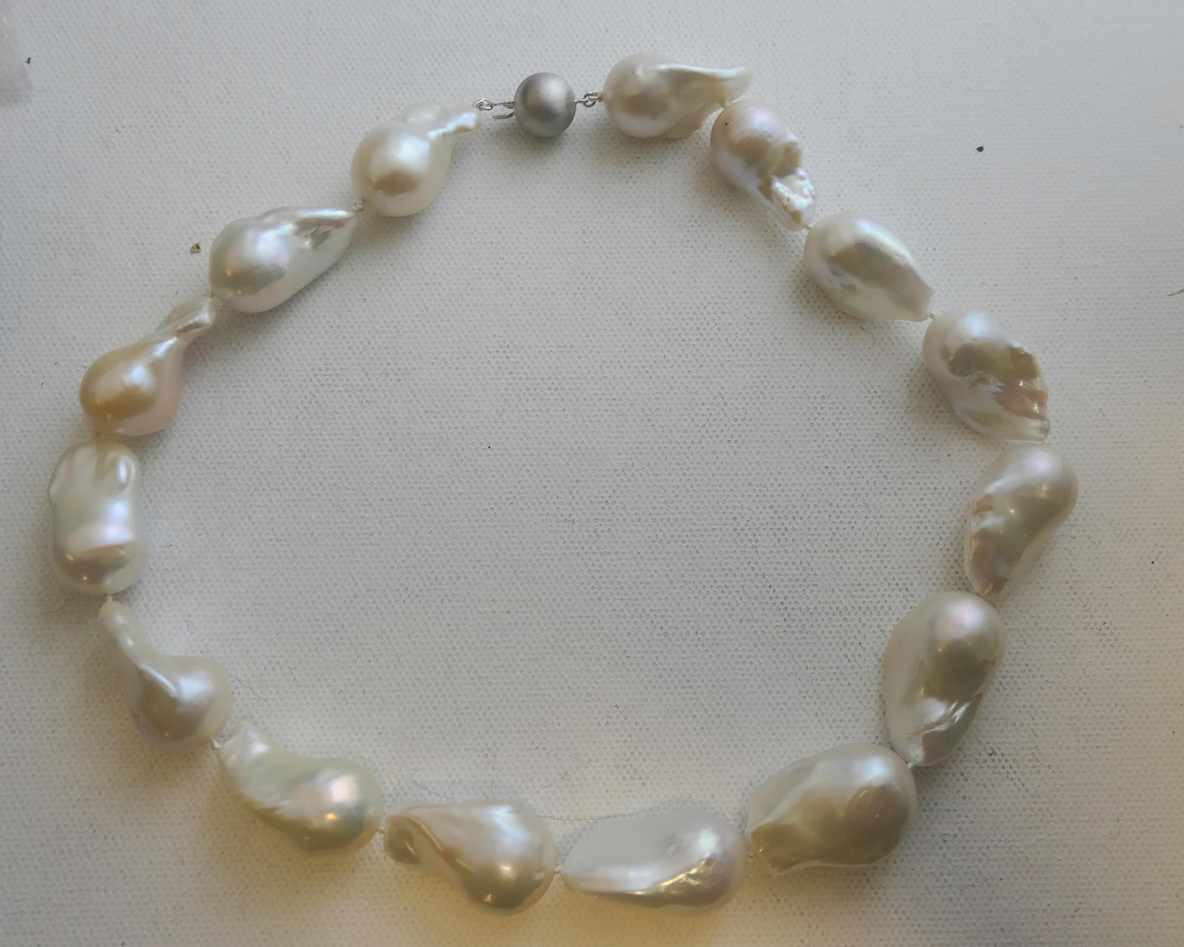 Artigiano Collana di perle barocche d'acqua dolce da 25-30 mm - A. Silver - 18 pollici in vendita