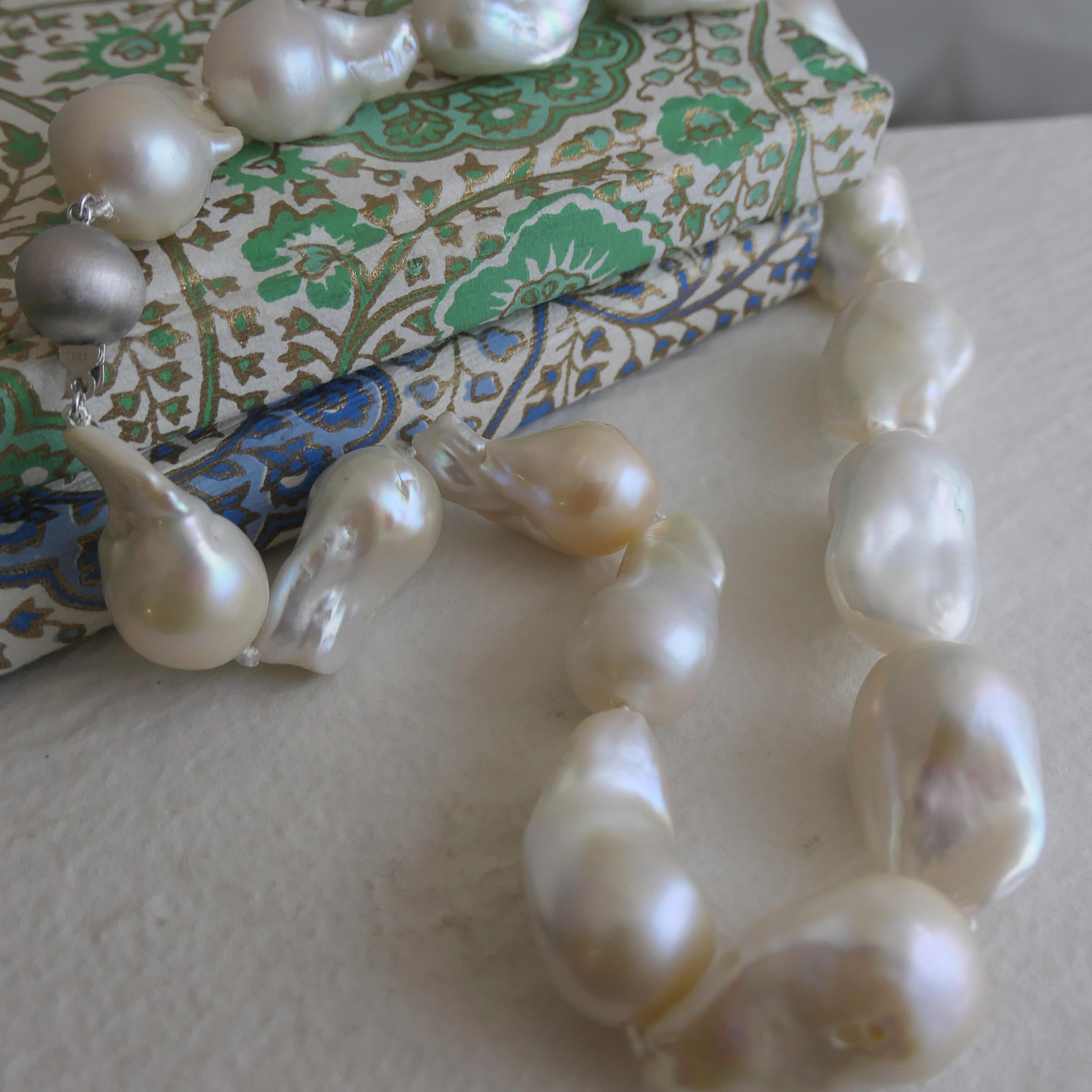 Collana di perle barocche d'acqua dolce da 25-30 mm - A. Silver - 18 pollici in vendita 1