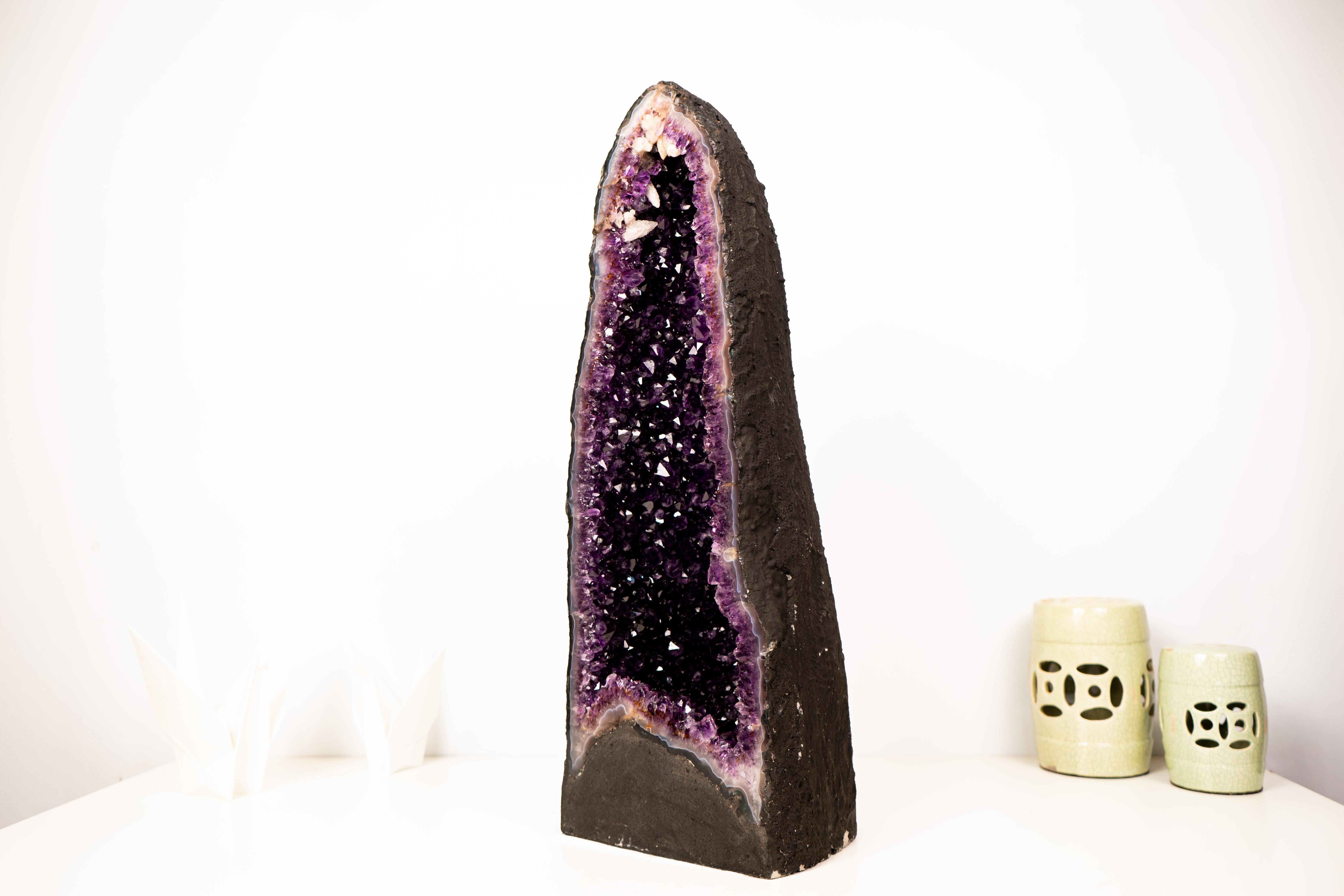 Brésilien Géode d'améthyste mauve foncé de 25