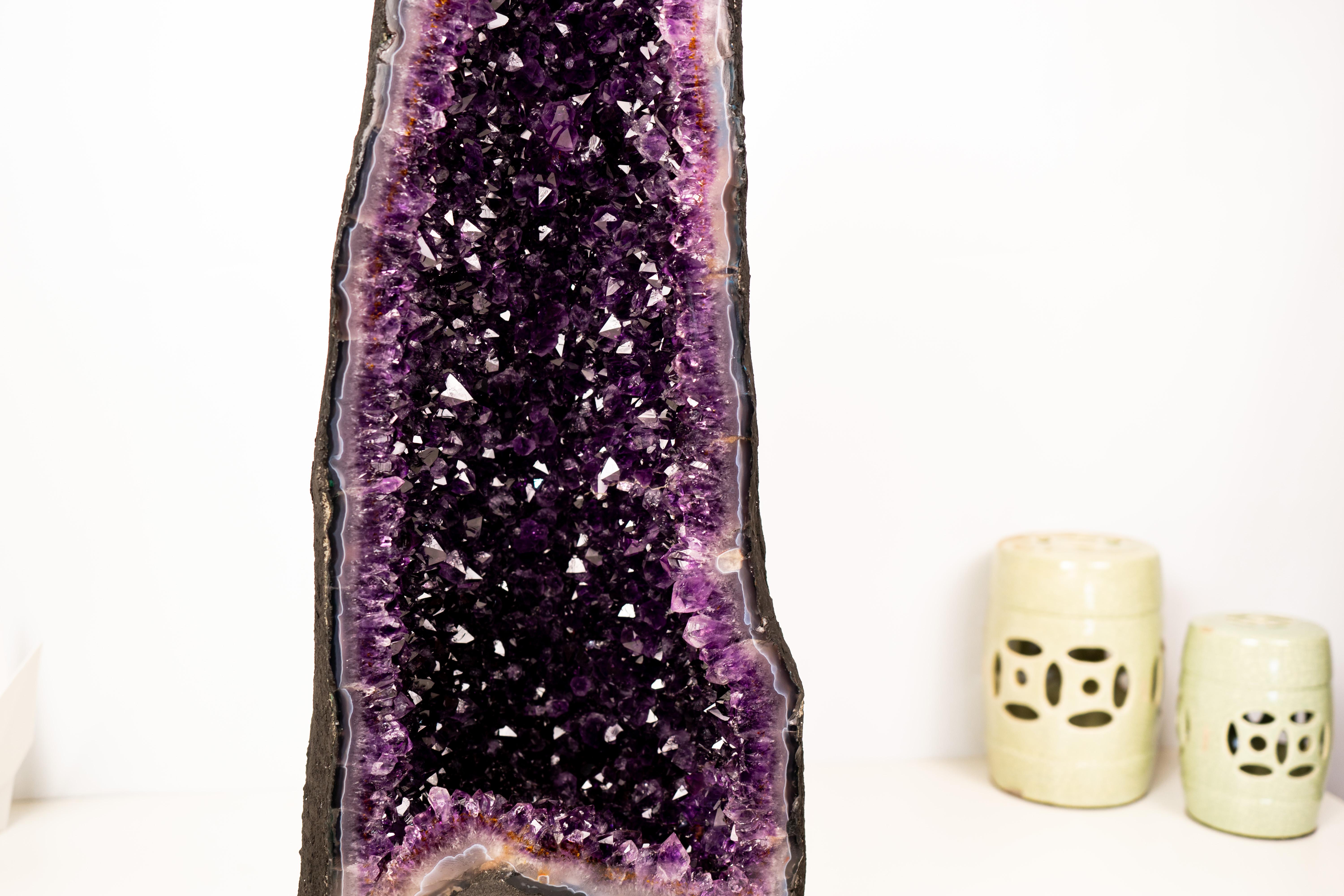 Géode d'améthyste mauve foncé de 25