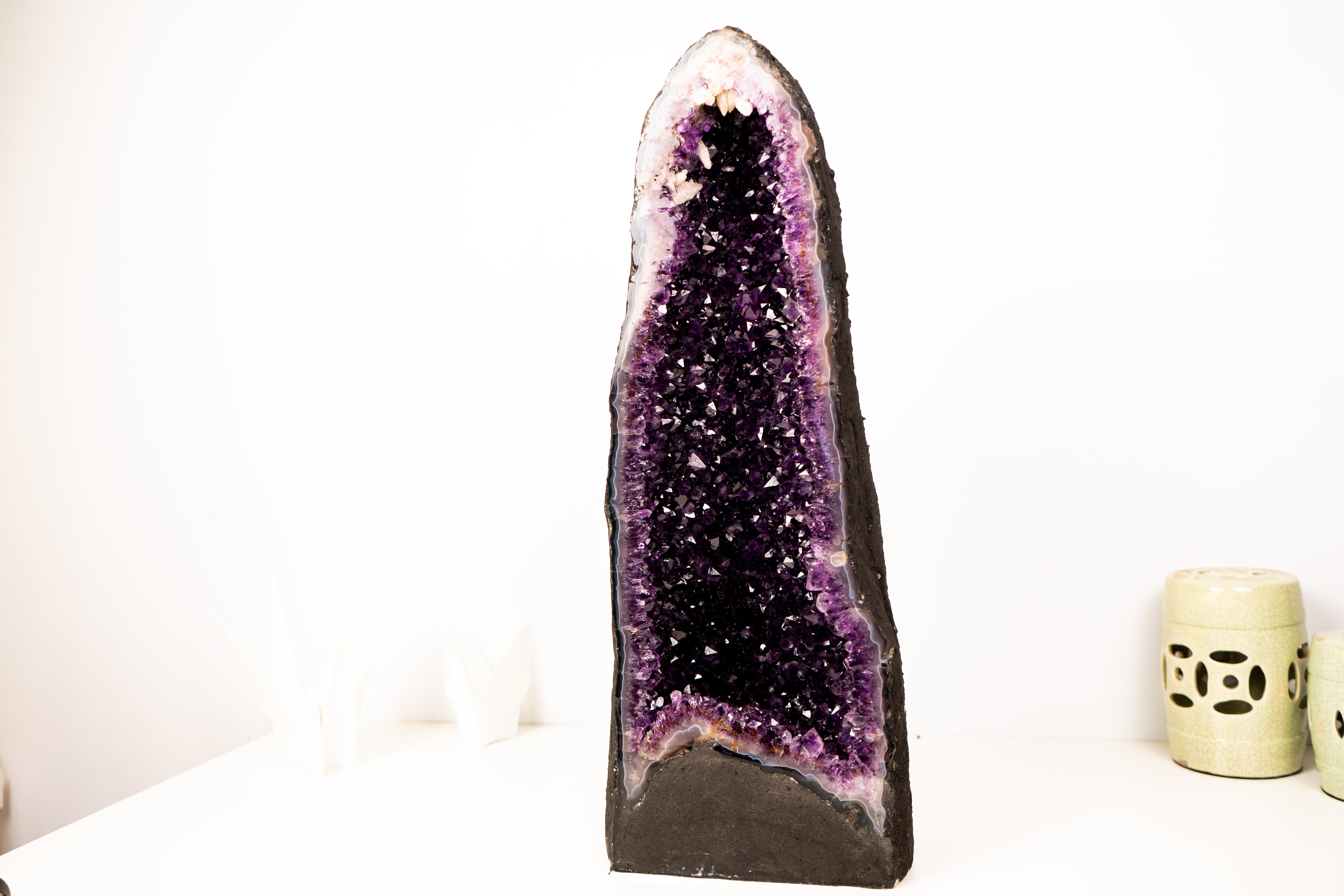 Géode d'améthyste mauve foncé de 25