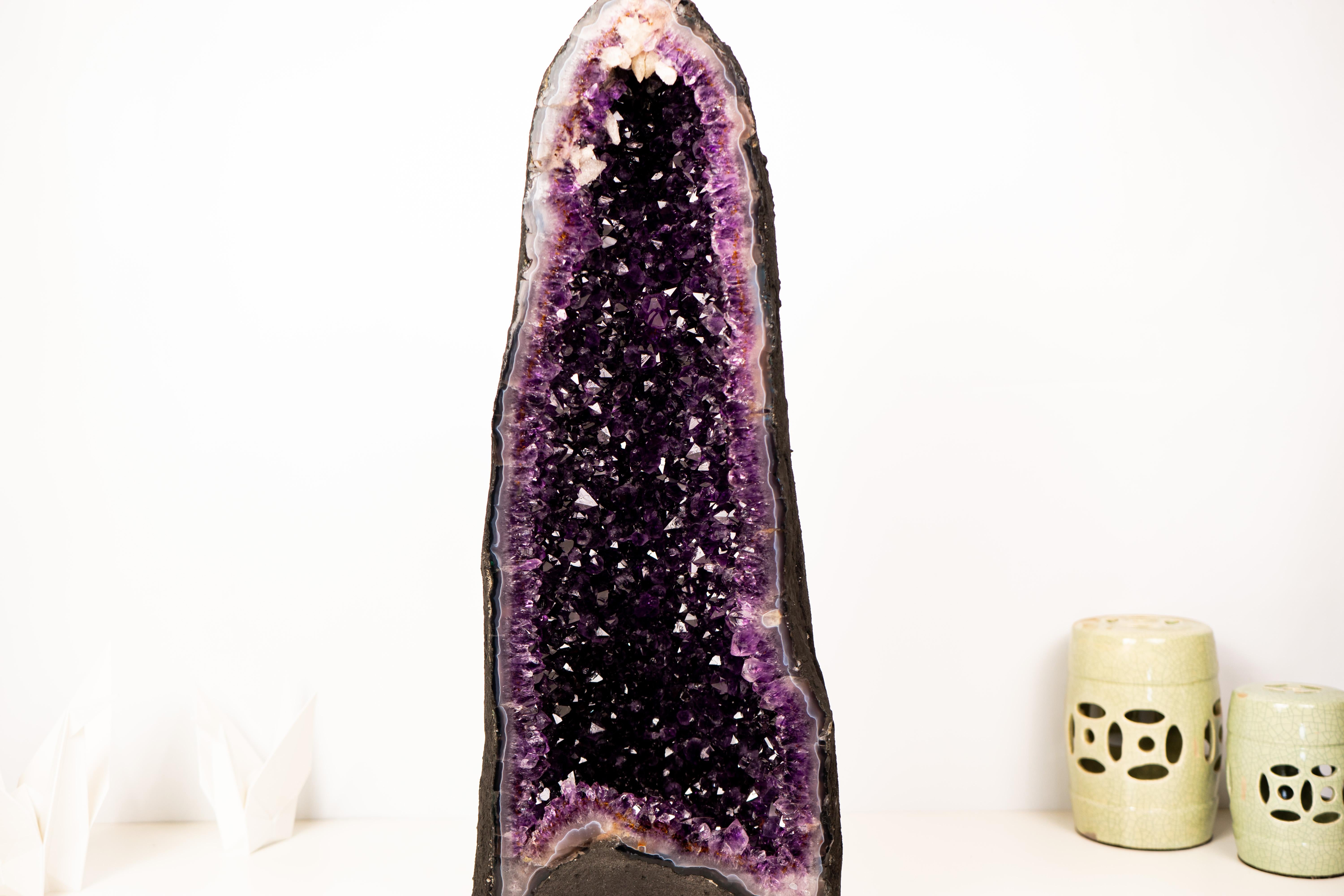 Géode d'améthyste mauve foncé de 25
