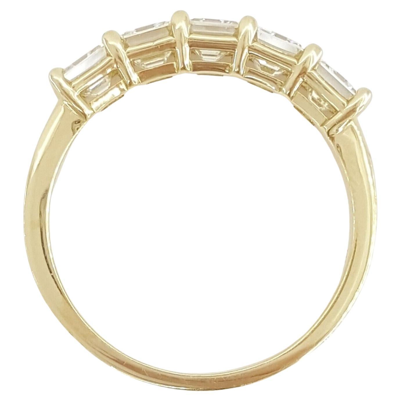 2.5 ct poids total Cinq anneau de mariage / bague à 5 pierres en or jaune 18K avec diamant de taille Asscher.

La bague pèse 5,8 grammes, taille 10,5, il y a 5 diamants Nature Asscher Cut pesant environ 2,5 ct en poids total, E-G en couleur, VVS1-VS